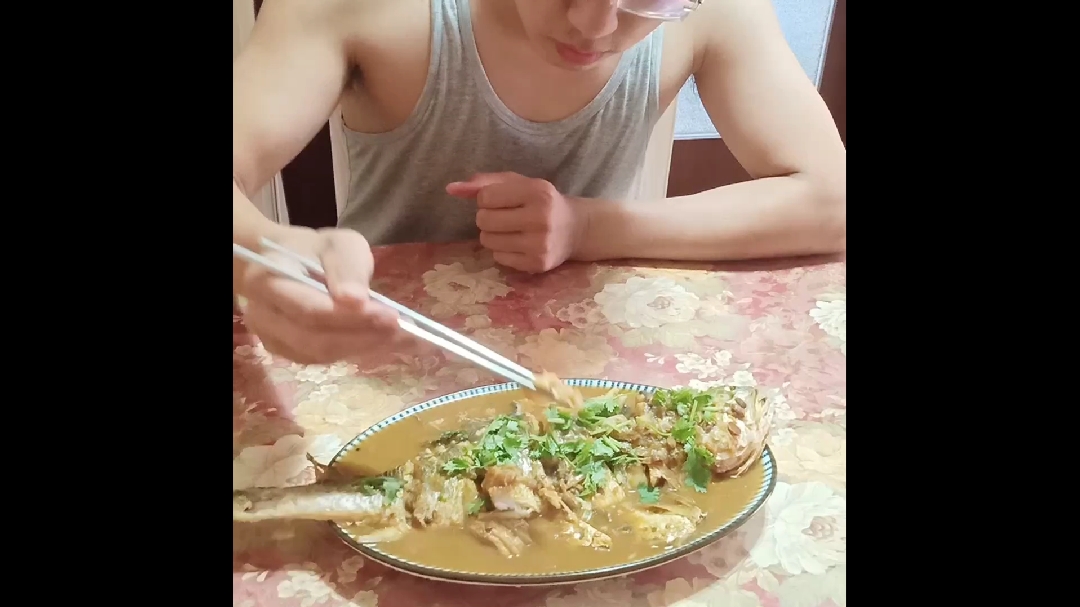 家庭版酱焖大黄花鱼,食材简单、操作不难、味道鲜美,快来看看吧
