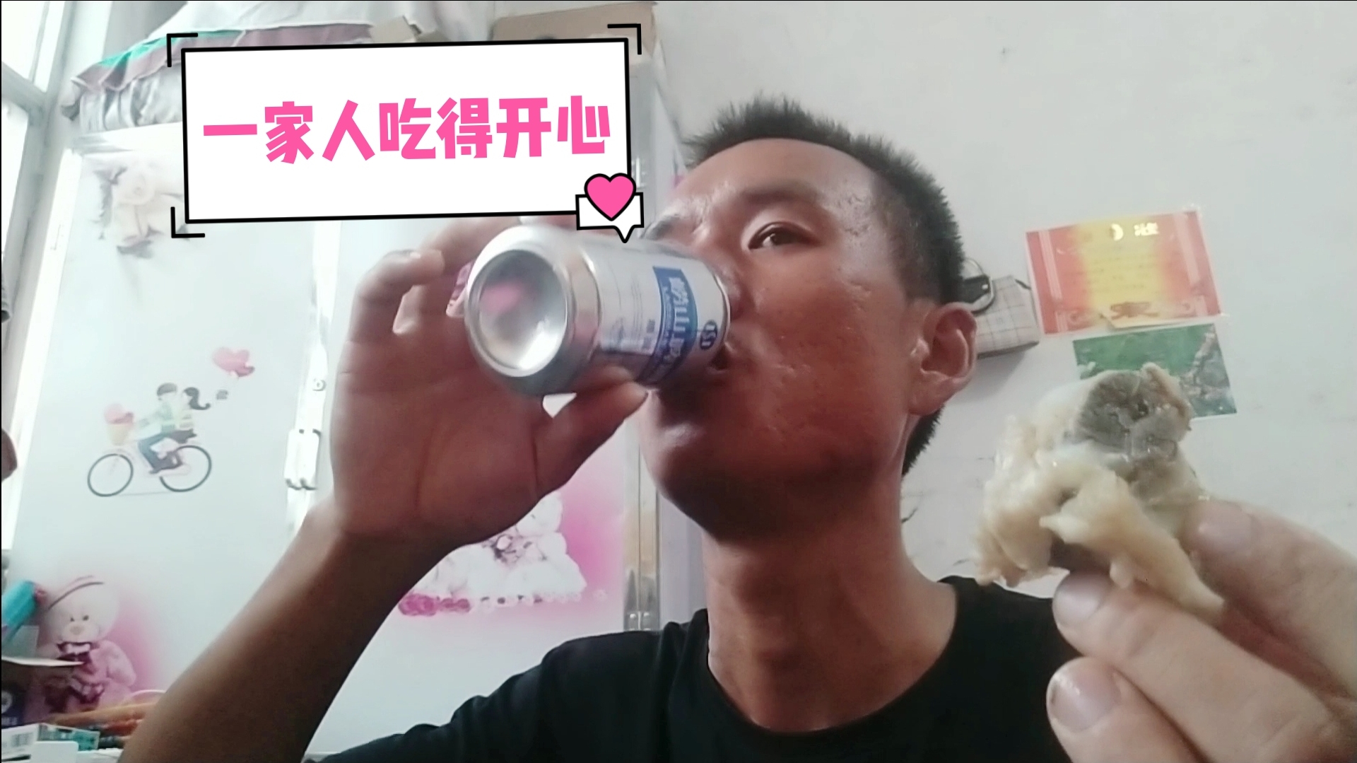 工地回来给儿子过生日,炖猪蹄卤鸡爪还喝了三罐啤酒,吃的真过瘾