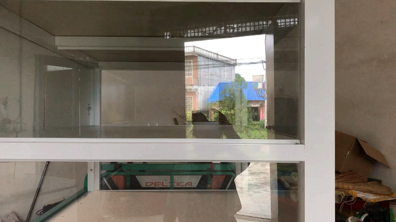 90后妹子创业做卤菜,650制作了一个玻璃柜,以后摆摊都靠它啦