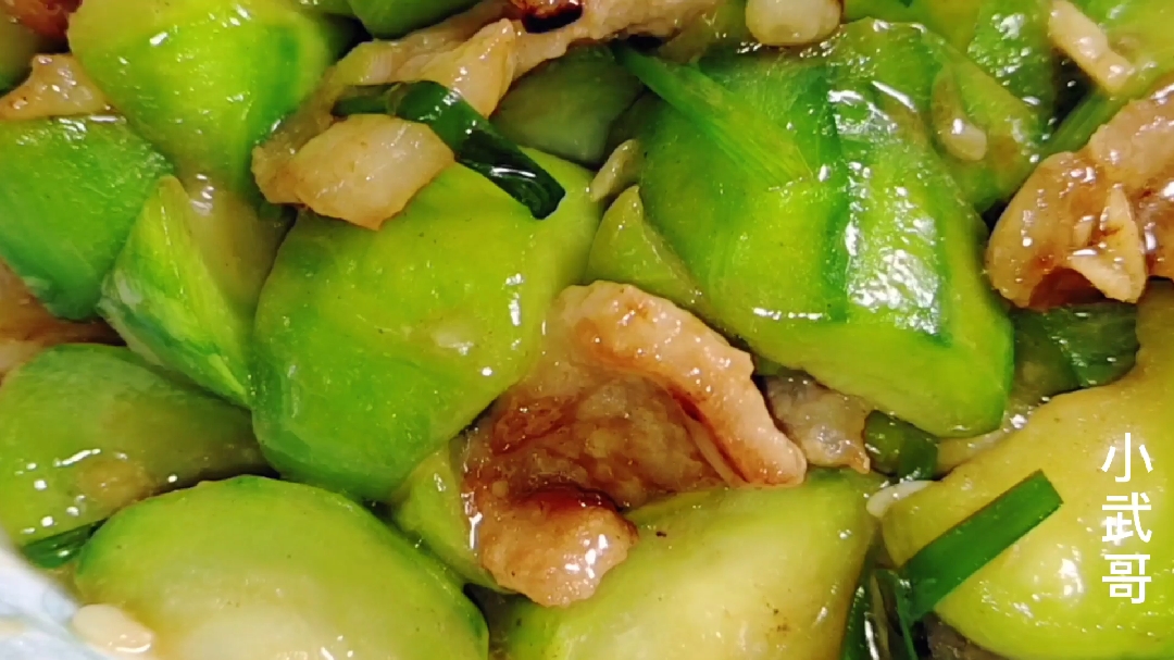 肉片炒丝瓜,丝瓜翠绿不发黑有技巧,满满的干货