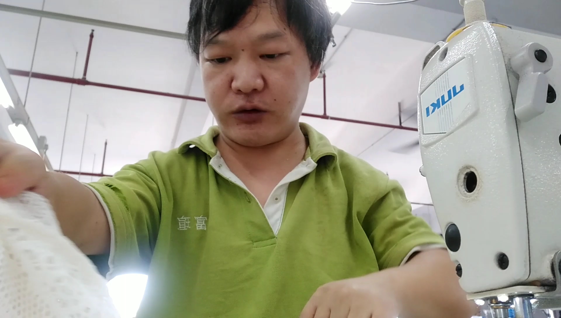 今天差点丑大了,鱼骨头卡在喉咙里怎么也拔不出十来
