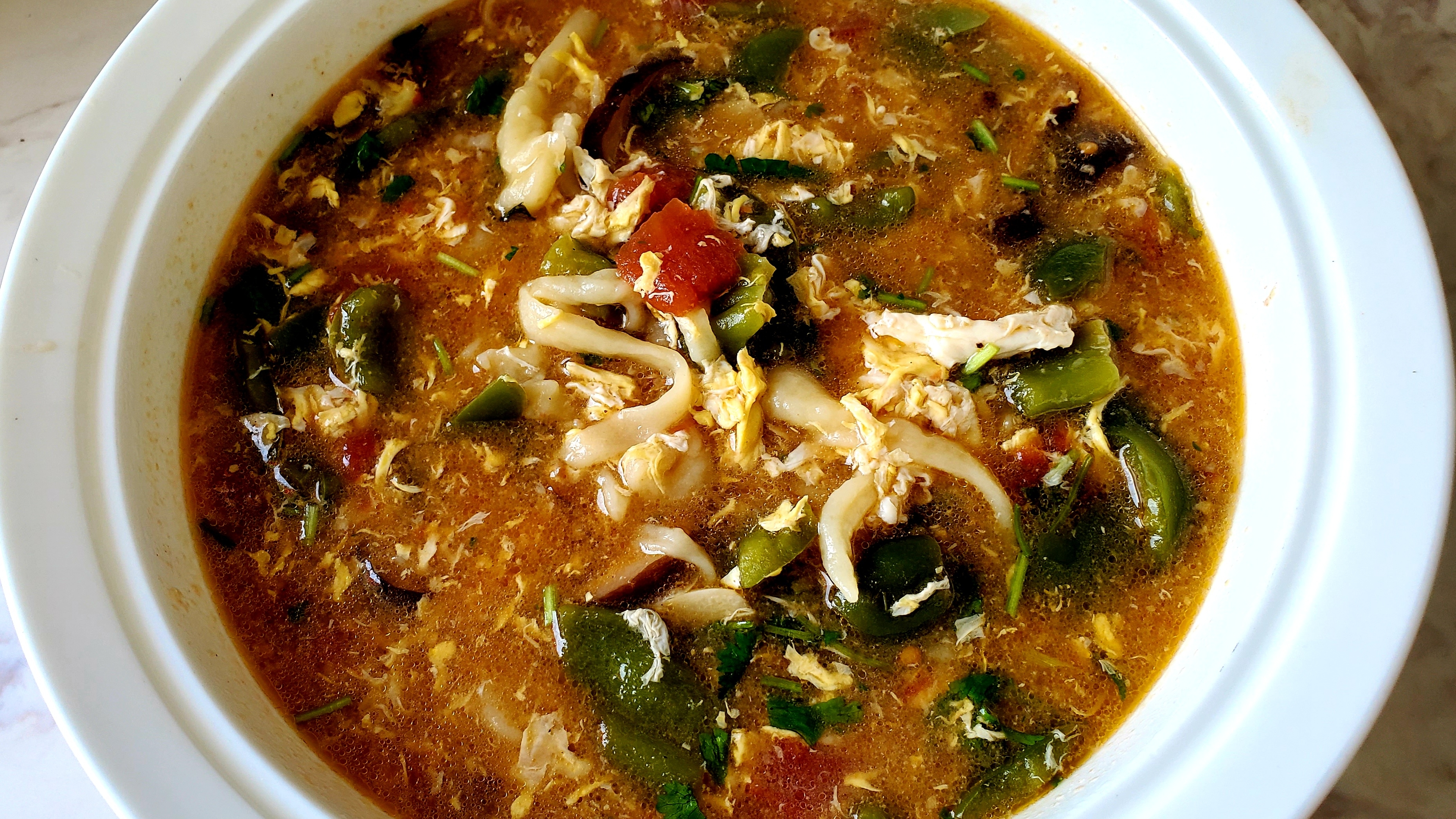 拨鱼儿鸡蛋蔬菜面,酱香浓郁,秀色可人,老人小孩儿都爱吃的早餐