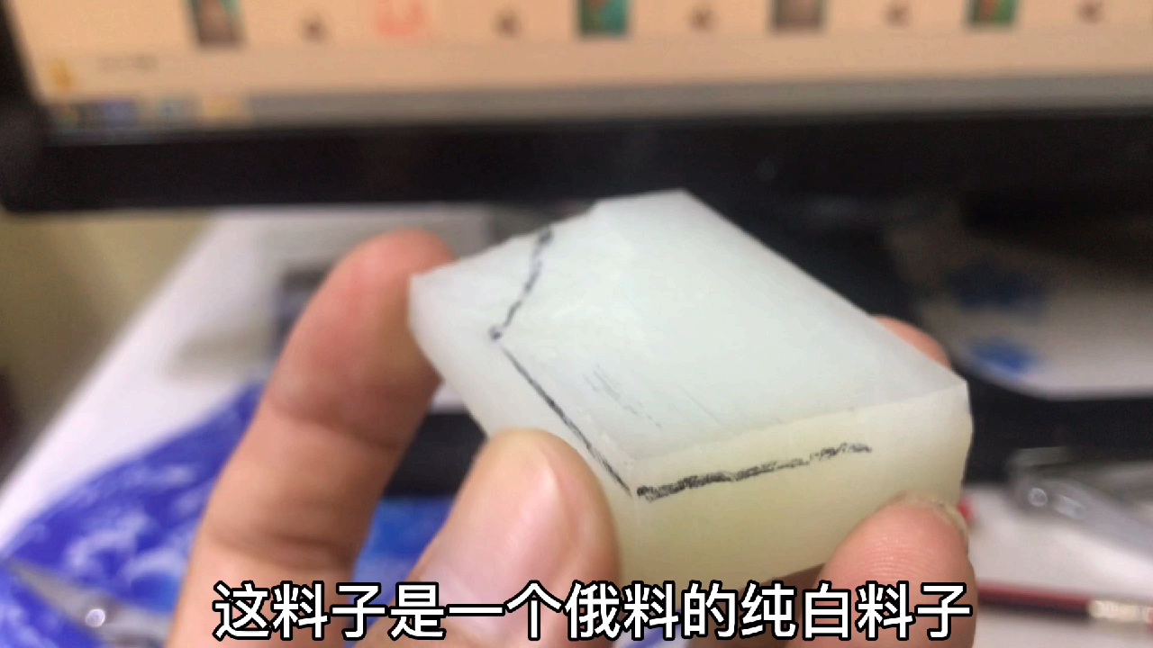 看看和田玉电脑精雕工艺是不是比手工大师雕刻做的漂亮啦!