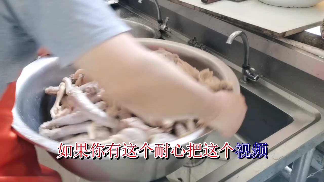 10年品牌卤菜师傅告诉你学久久鸭脖哪里有,这家卤菜培训很负责
