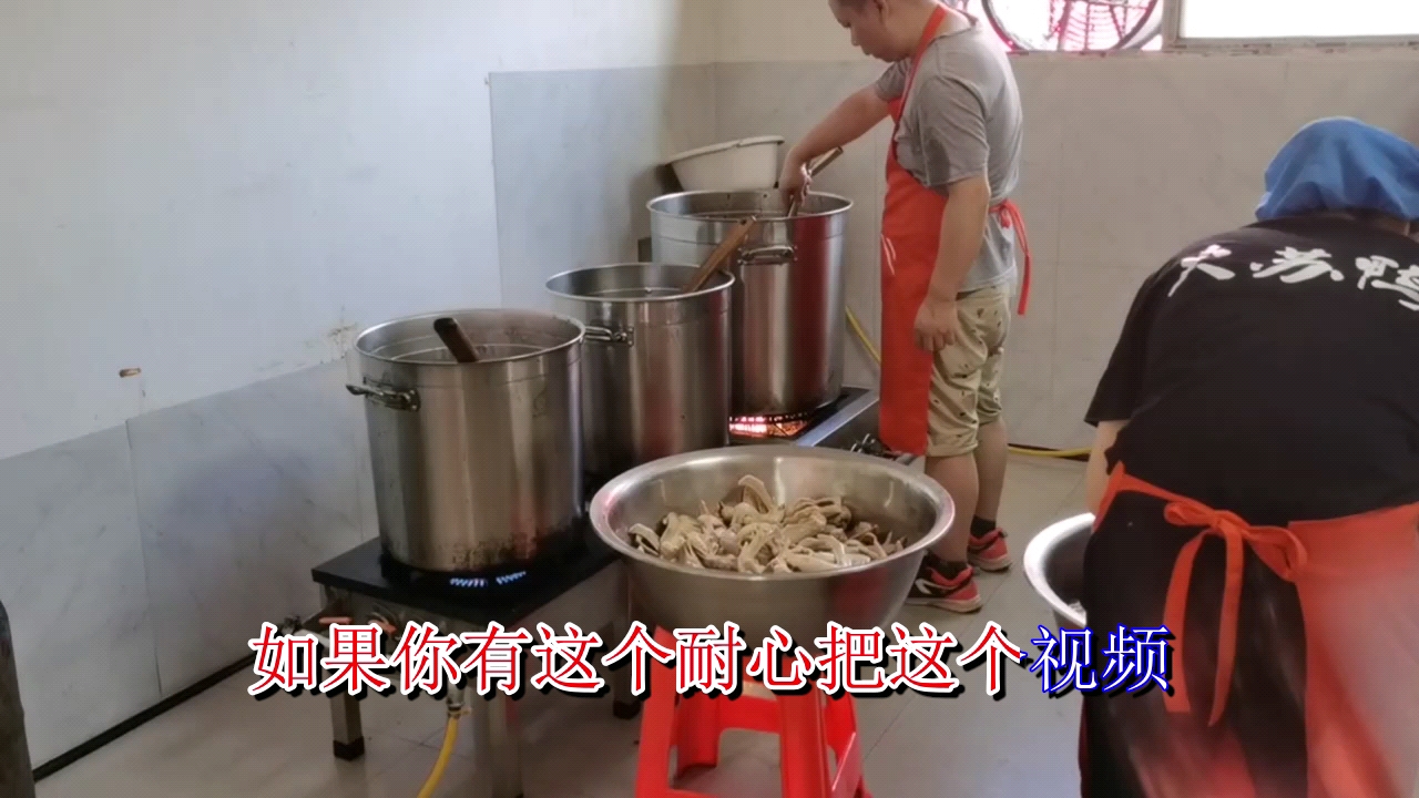 我想在镇上开个店但是不知道学久久鸭脖哪里有,卤菜师傅都会告诉
