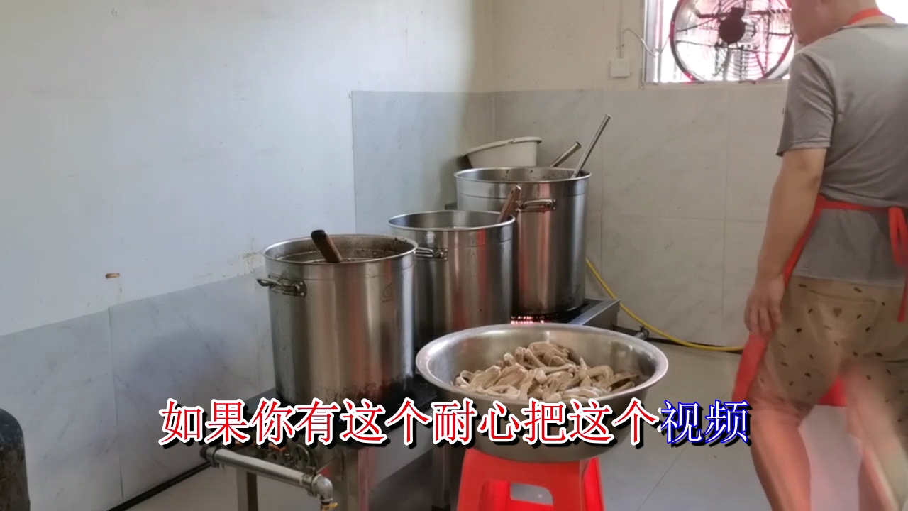 卤菜师傅告诉你曹氏鸭脖加盟费,卤菜师傅教你熬制老汤