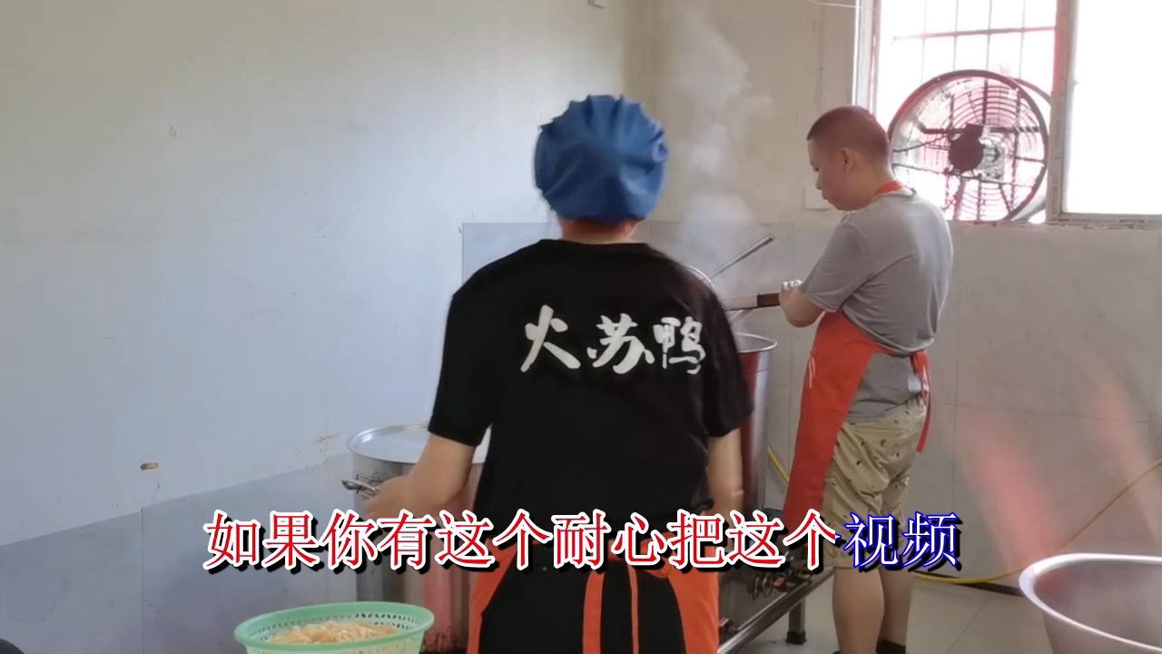想学卤味不知道曹氏鸭脖加盟费,卤菜师傅教你熬制老汤