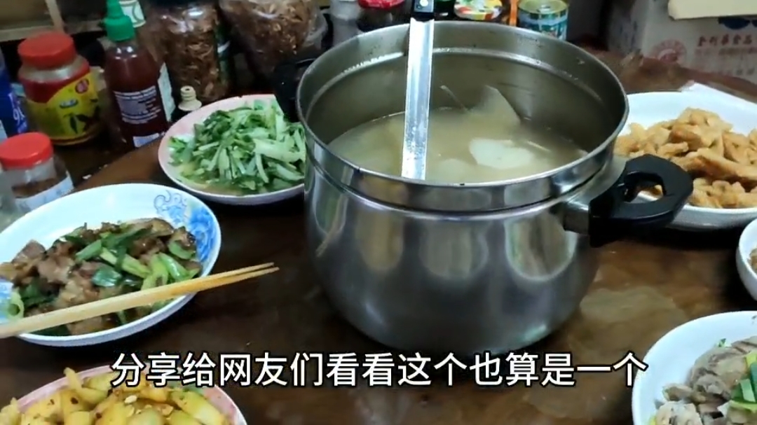 老菅在台湾,婆婆不在家公公煮了一大桌丰盛的晚餐,看看怎么样?