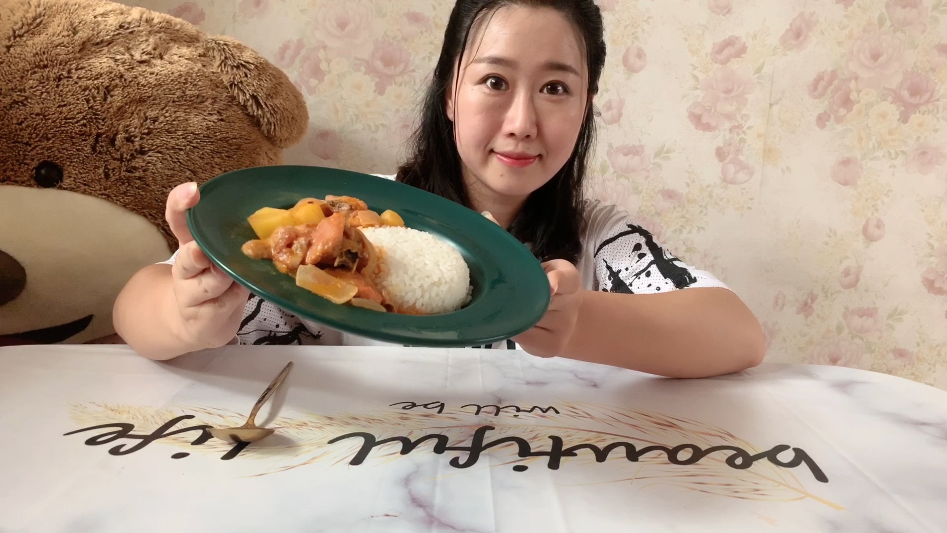 简单快捷的自制咖喱鸡,找寻一下东南亚风味的感觉,味道不错