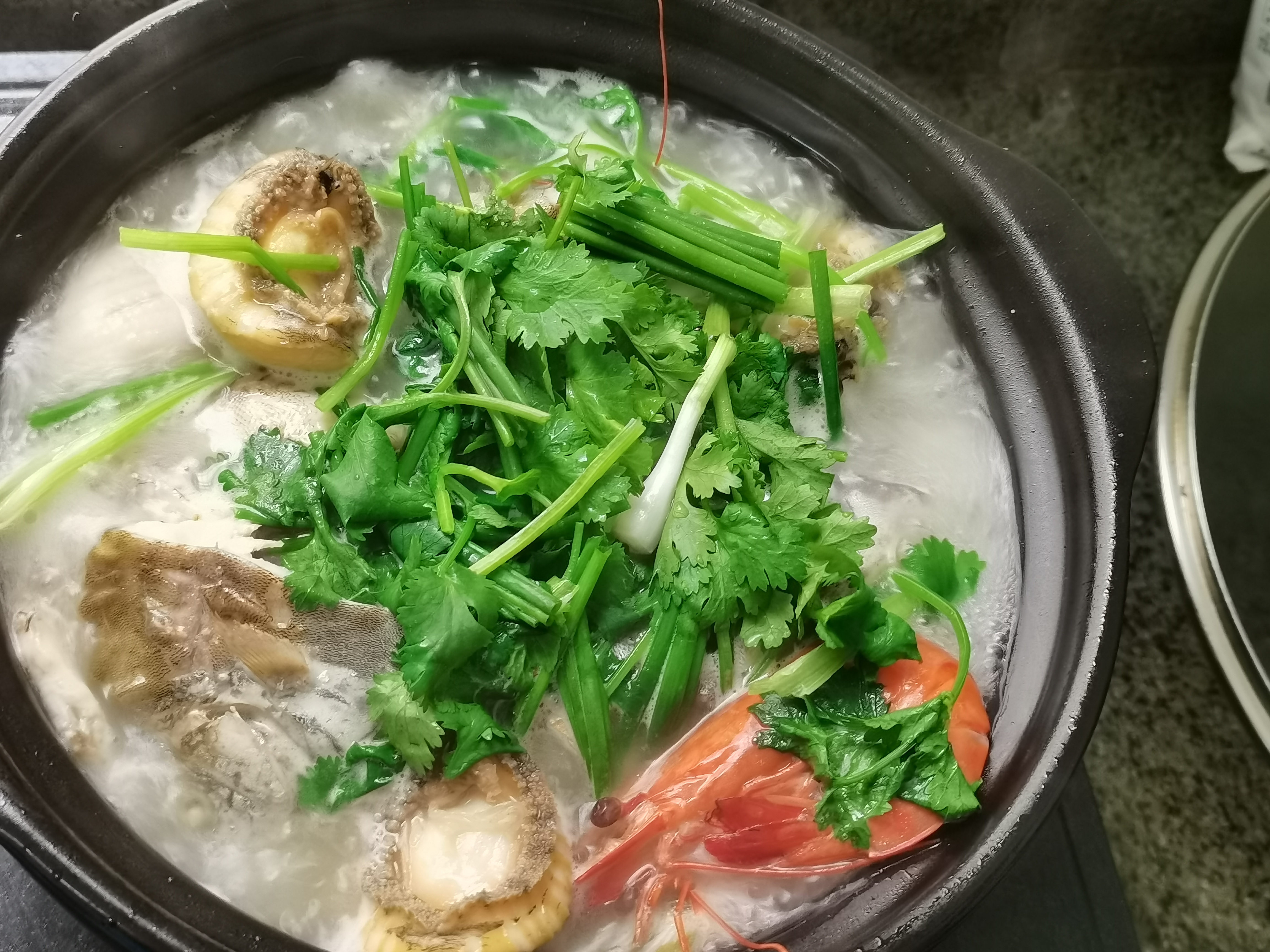 杂鱼煲,湛江海鱼原汁原味的做法,汤汁鲜甜,鱼肉鲜嫩,安逸