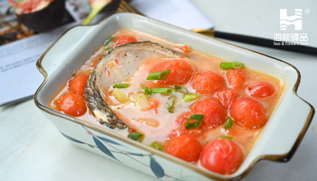 番茄浓汤烩银鳕鱼 厨房里的精致菜