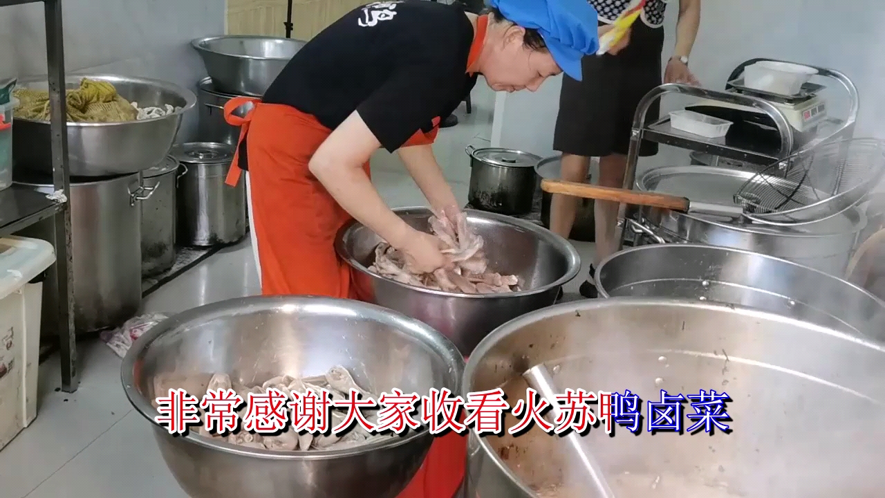 想开个卤菜店问下绝味鸭脖毛豆怎么做,跟这个师傅学习准没错