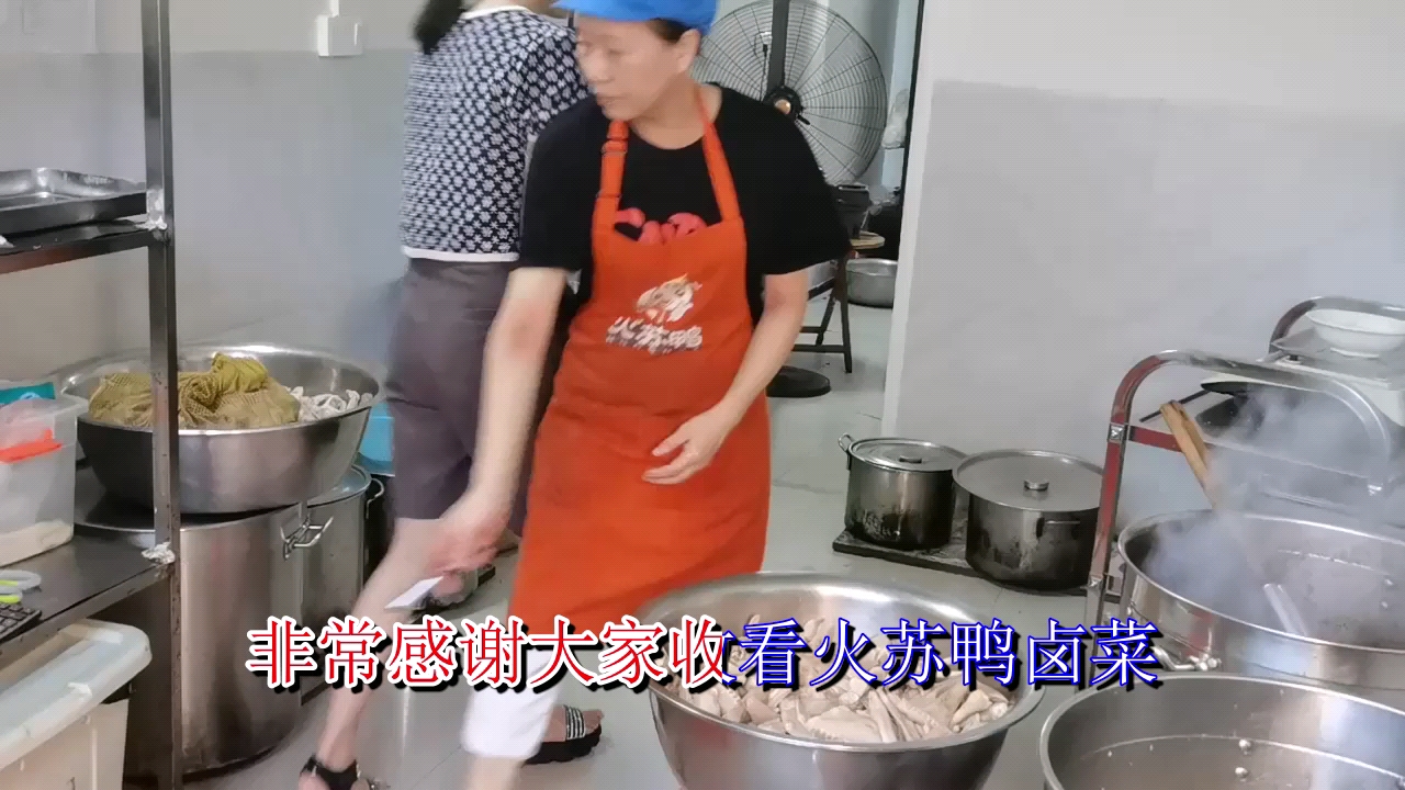 准备盘个店面不知道卤菜店开怎么打广告语,跟师傅学做美味鸭脖