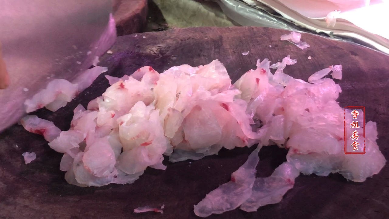 吃了很多次草鱼做的鱼生,还是觉得这种做的好,吃起来鲜嫩无腥味