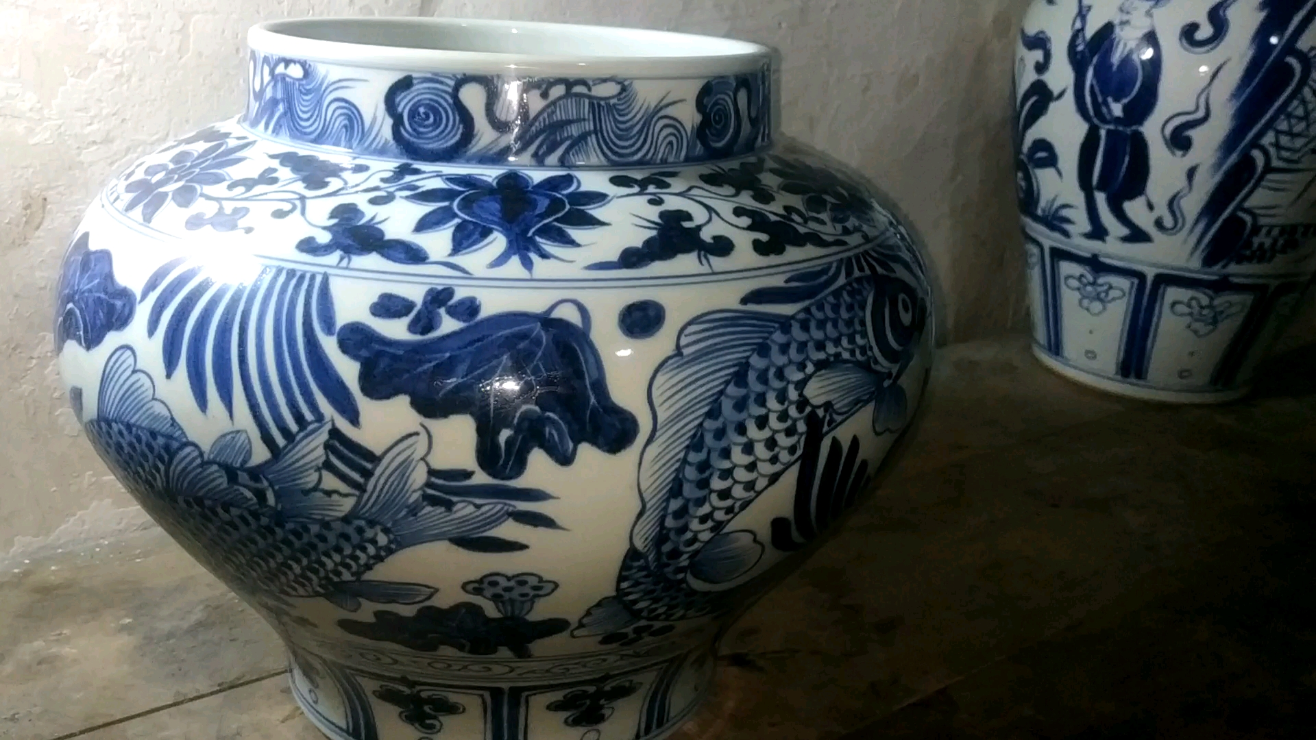 瓷器欣赏:元代青花荷叶渔纹太罐