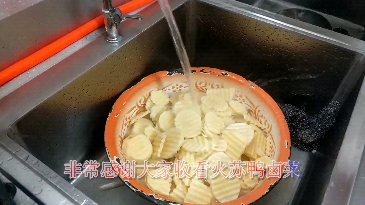 加盟武汉鸭脖去哪里学最正宗,火苏鸭师傅还教你选址