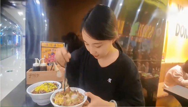 大碗丼烧肉丼饭和兀岛烧肉饭那个好?正宗日式烤肉饭