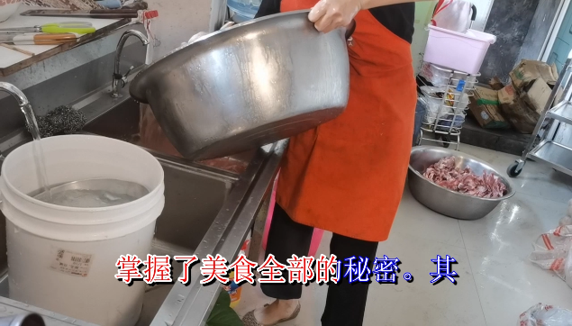 师傅告诉你绝味鸭脖加盟费一般多少钱,学卤菜真赚钱师傅告诉你绝