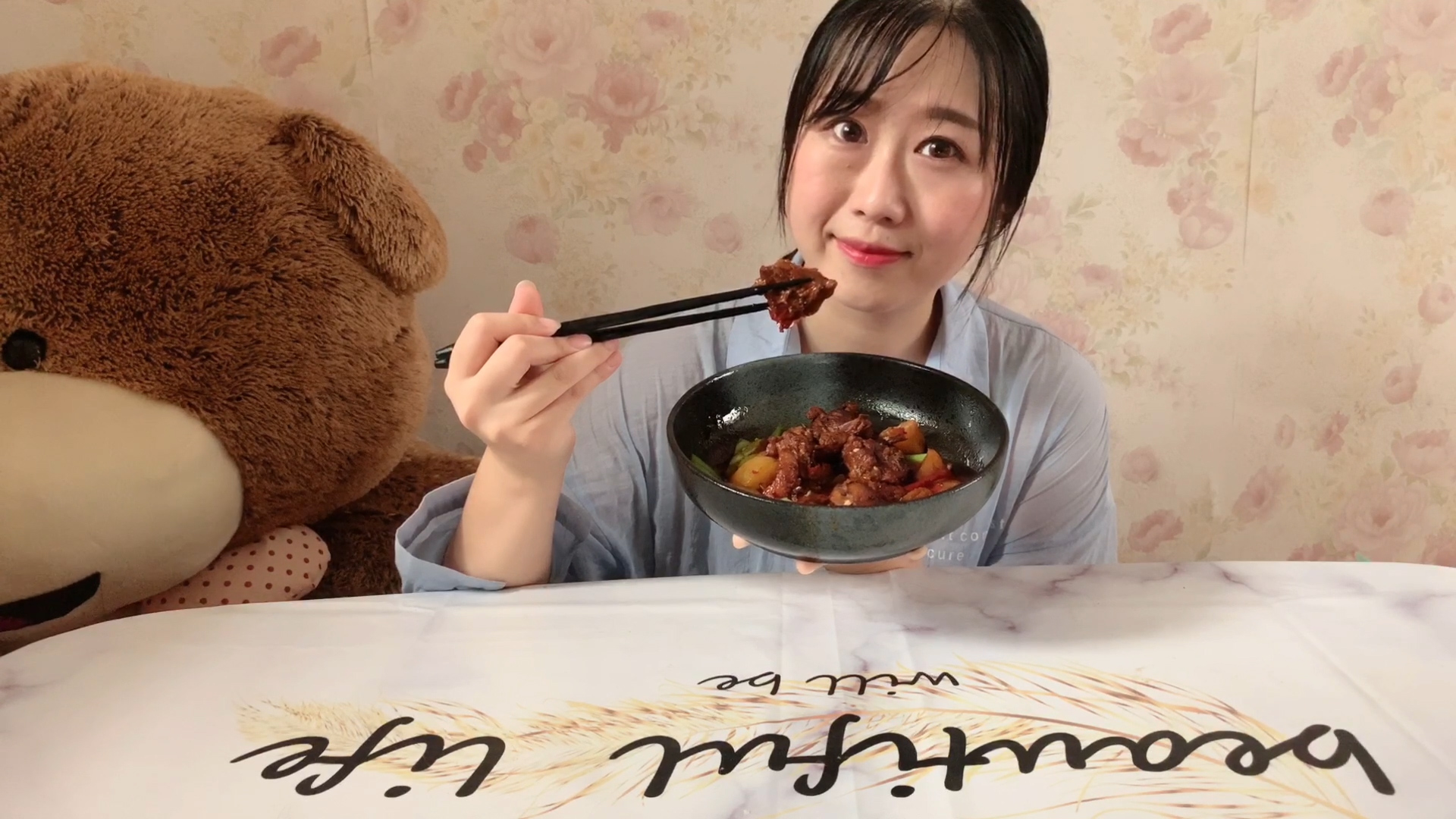 自制啤酒鸭,一定要加火锅料哦,麻辣鲜香!制作简单,非常好吃!