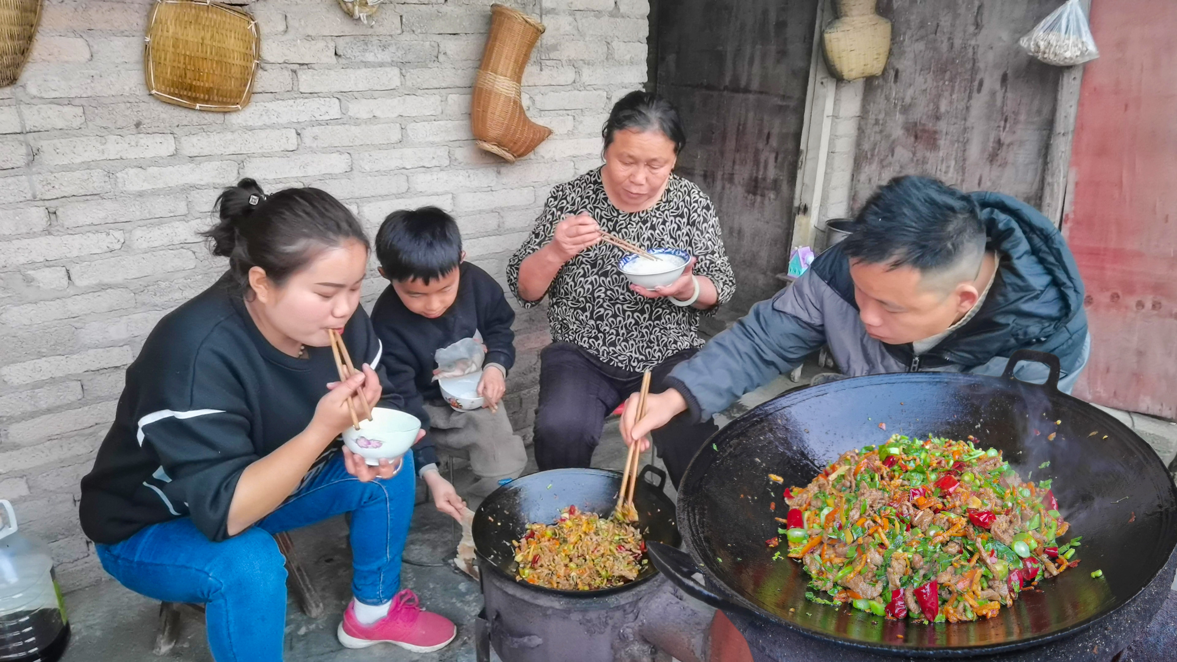 贵州凯里特色美食,橘子皮炒牛肉