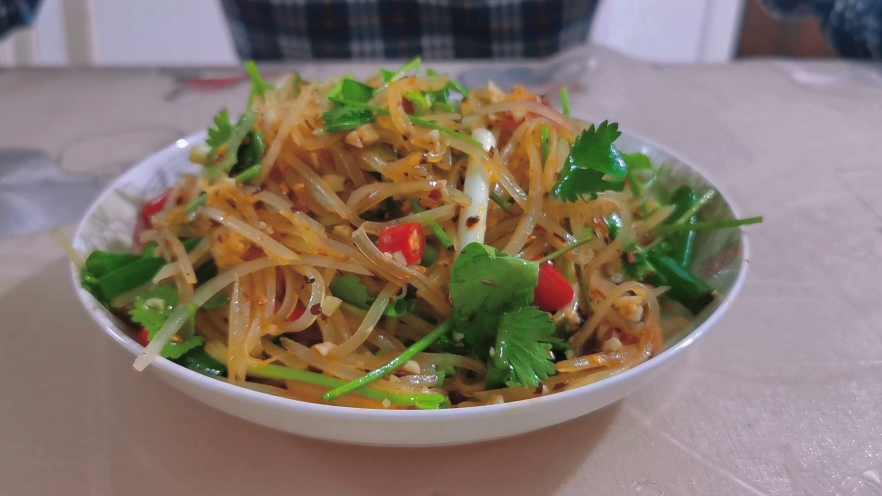 东北名菜炝拌土豆丝 这样做才好吃 快来学习