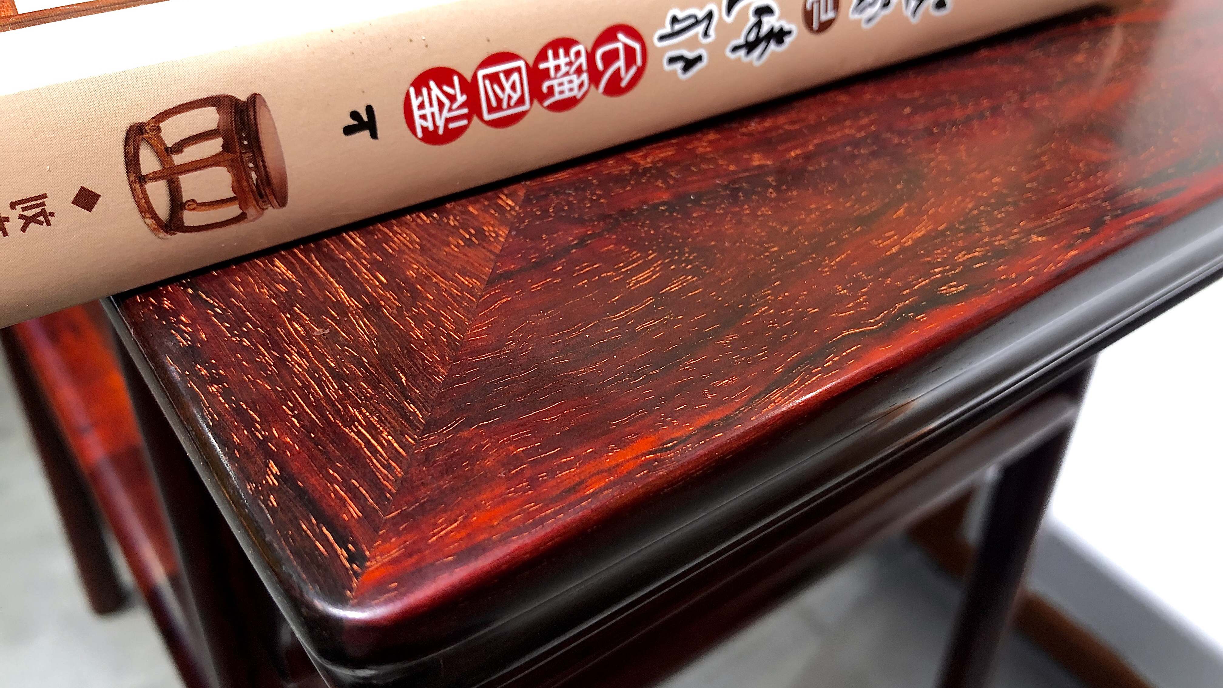 豪横用顶级小叶紫檀打造一张条案,美极了!