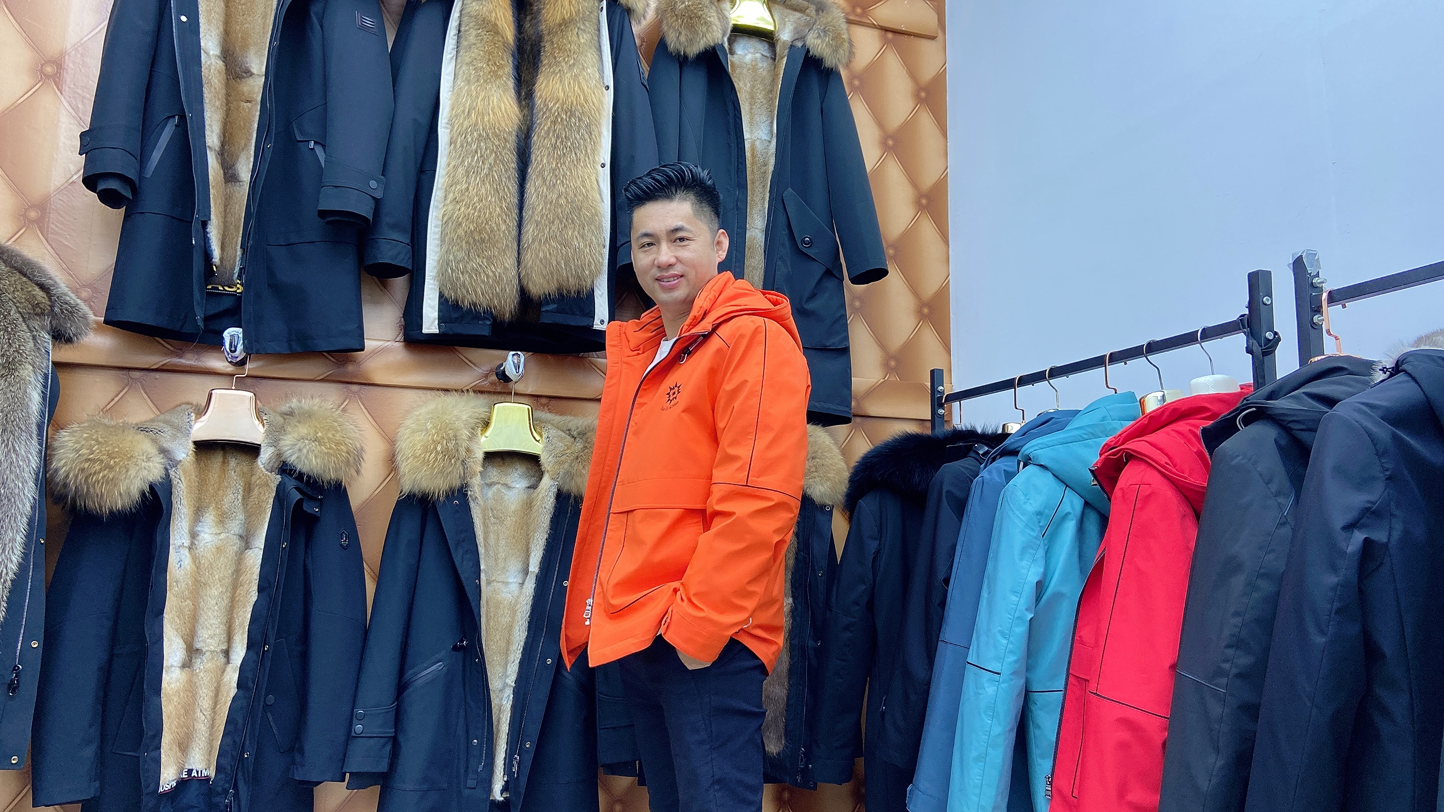 我们在原产地看看2021男款皮草派克服怎么样