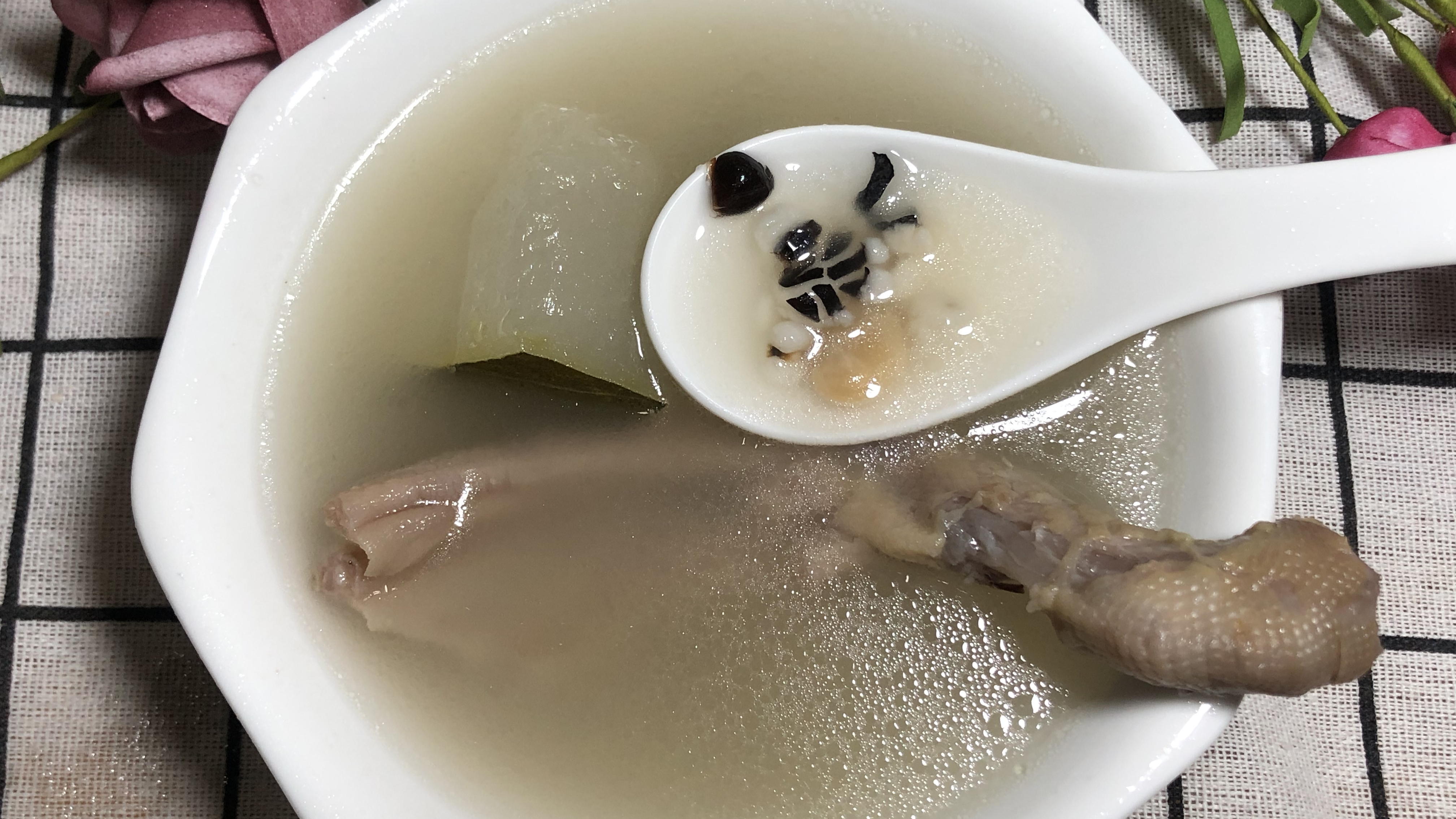 广东靓汤:冬瓜薏米鸭脚汤,汤鲜味美