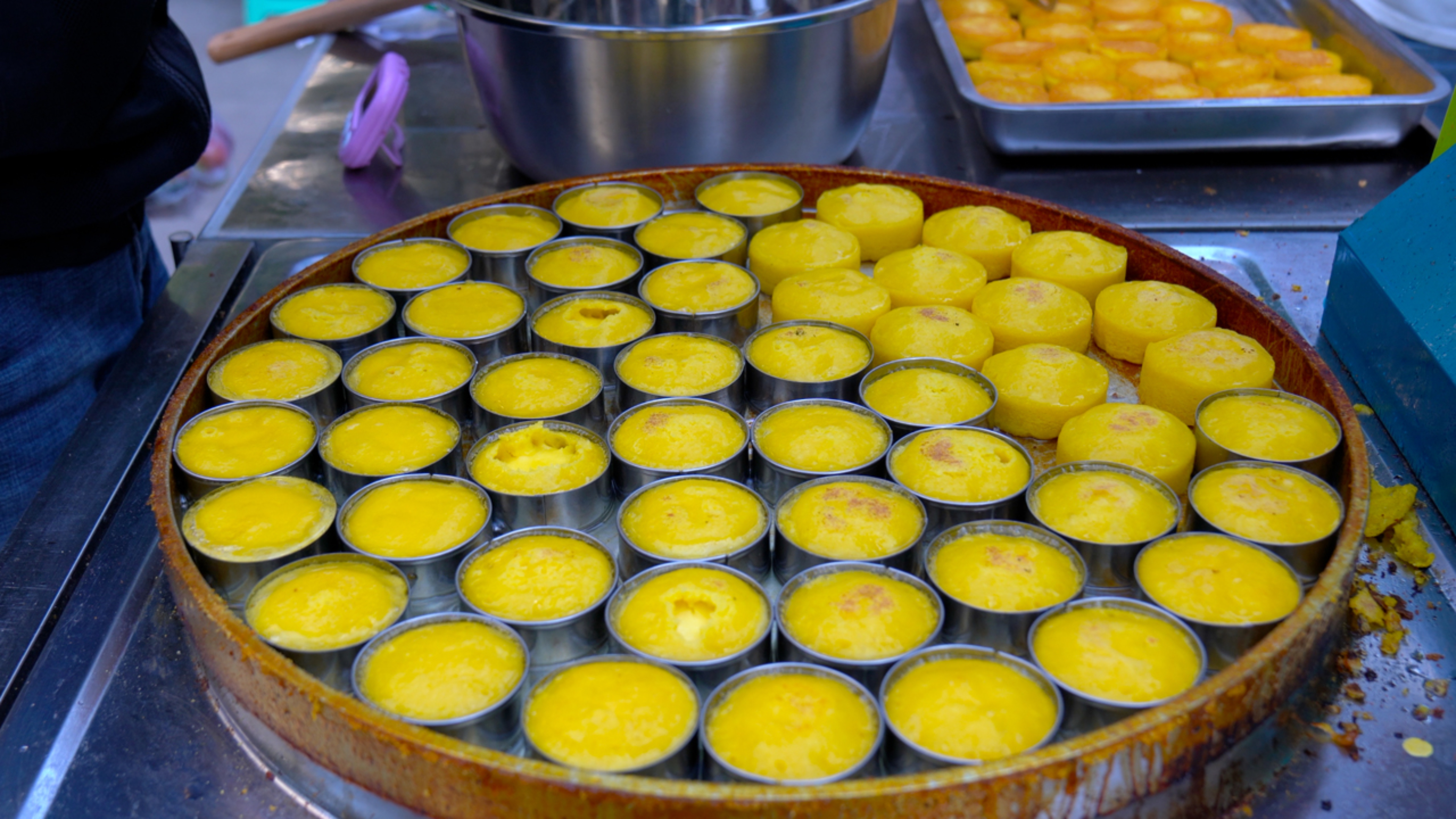 街头石磨玉米饼,香甜软糯,金黄黄太诱人啦