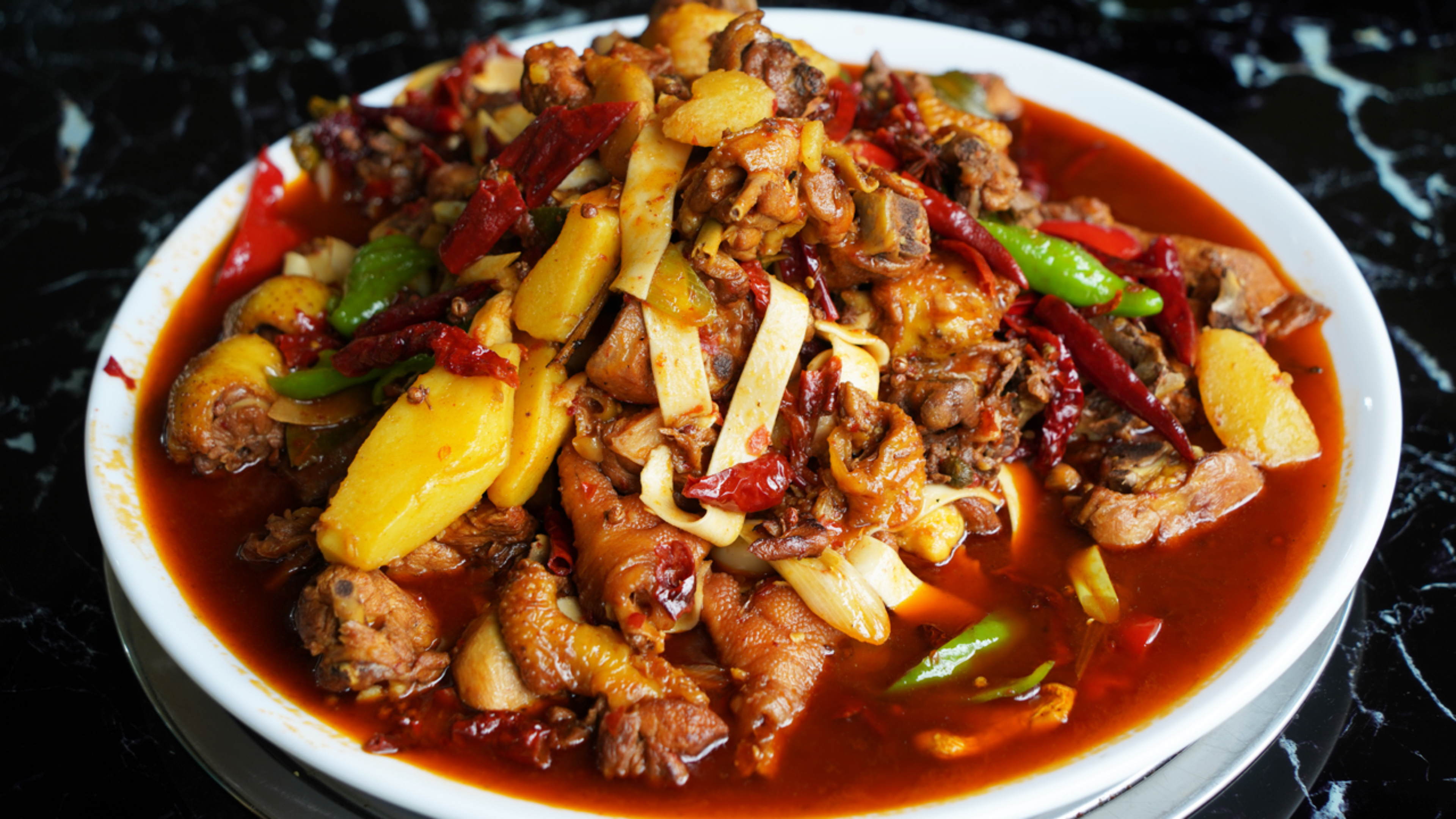 新疆伊犁正宗大盘鸡制作-未剪辑实拍!