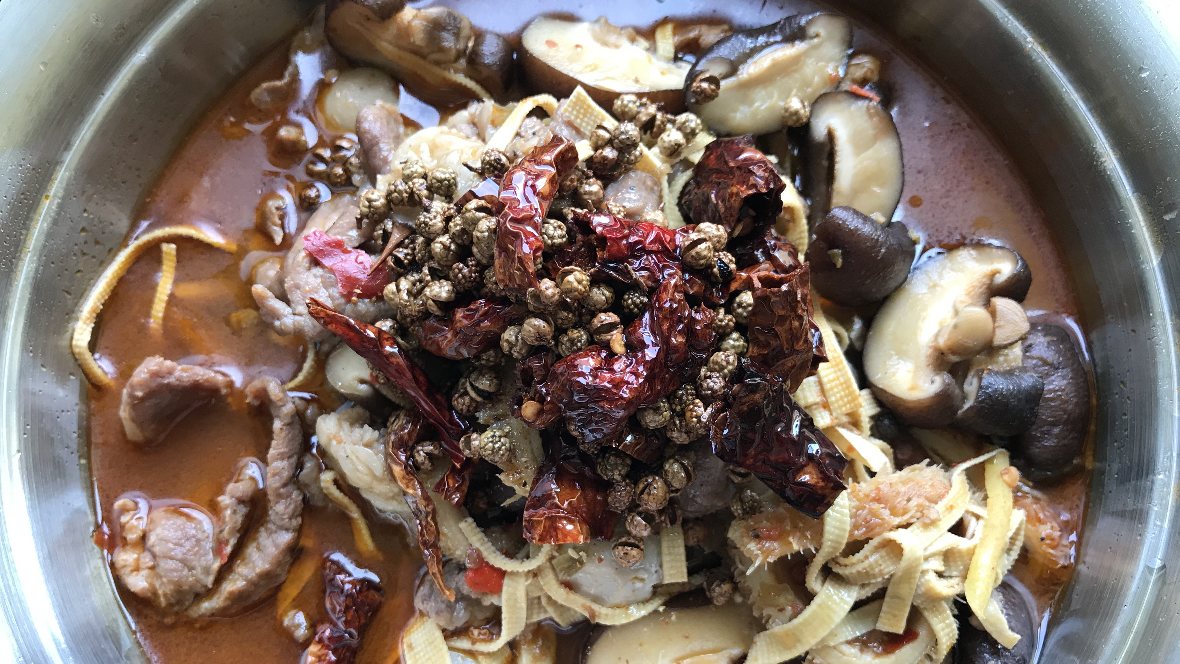 家庭版的麻辣水煮牛肉片料足味美真是太好吃