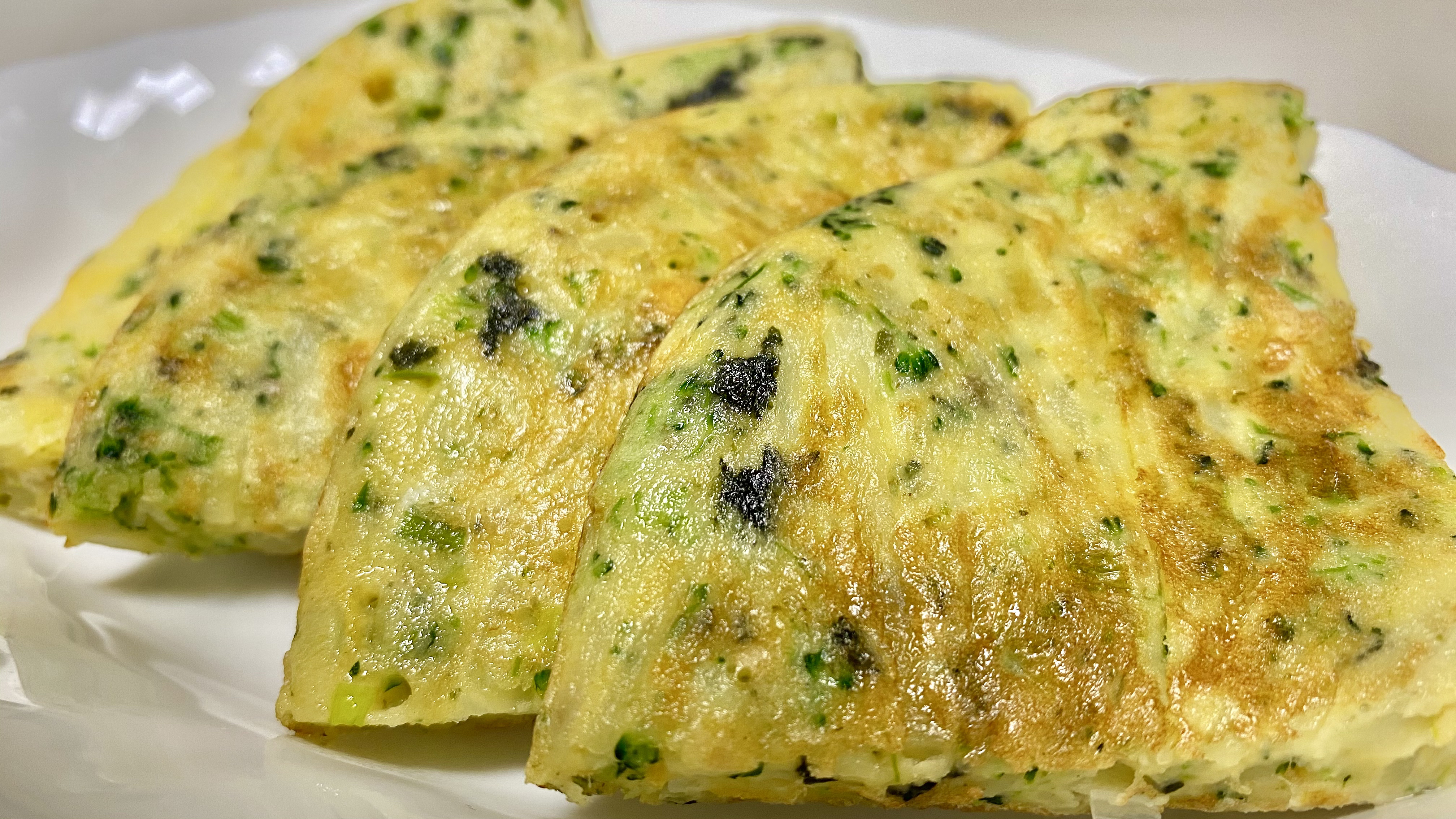 西蓝花肉松饼.补钙补铁味道鲜..宝宝吃光盘