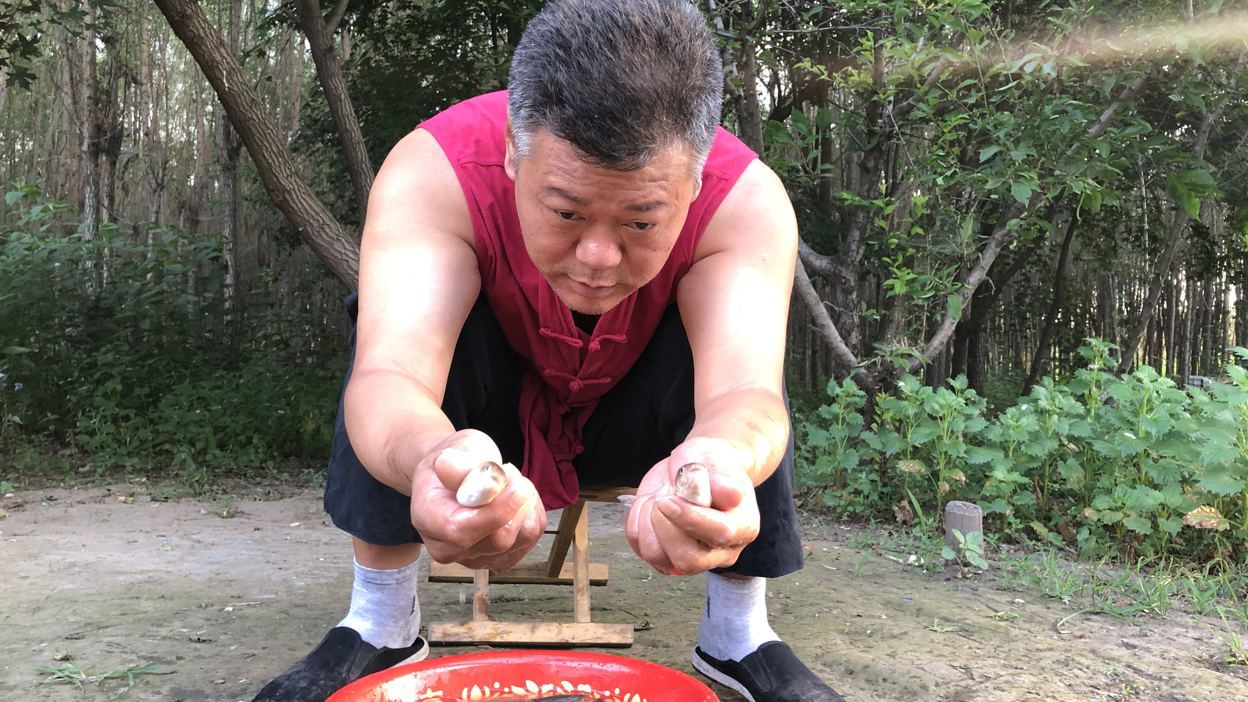 野生小柳根鱼酱配上大碴子粥饭,老妈的最爱