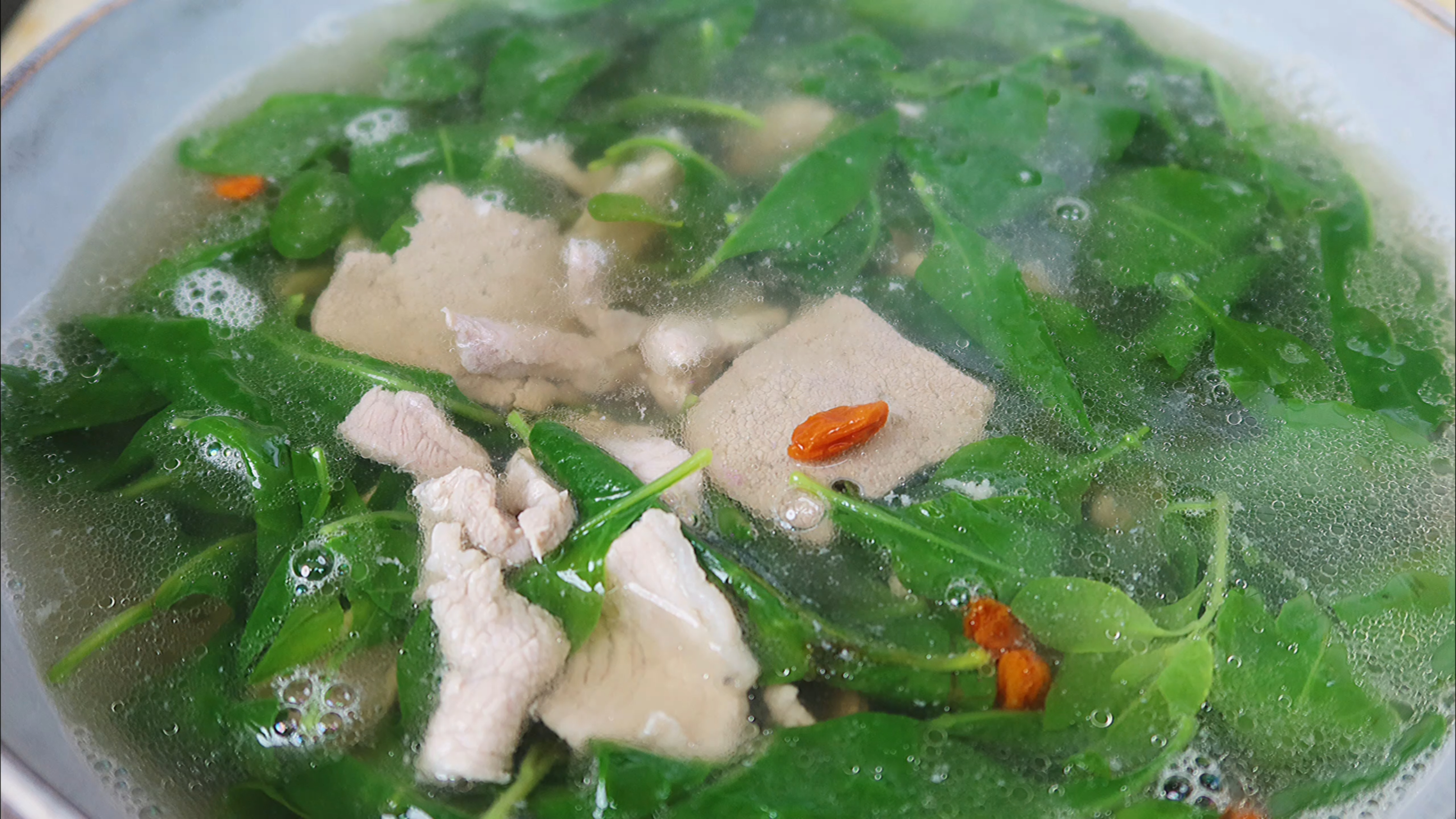 猪肝瘦肉枸杞叶汤,从小喝到大,对眼睛好