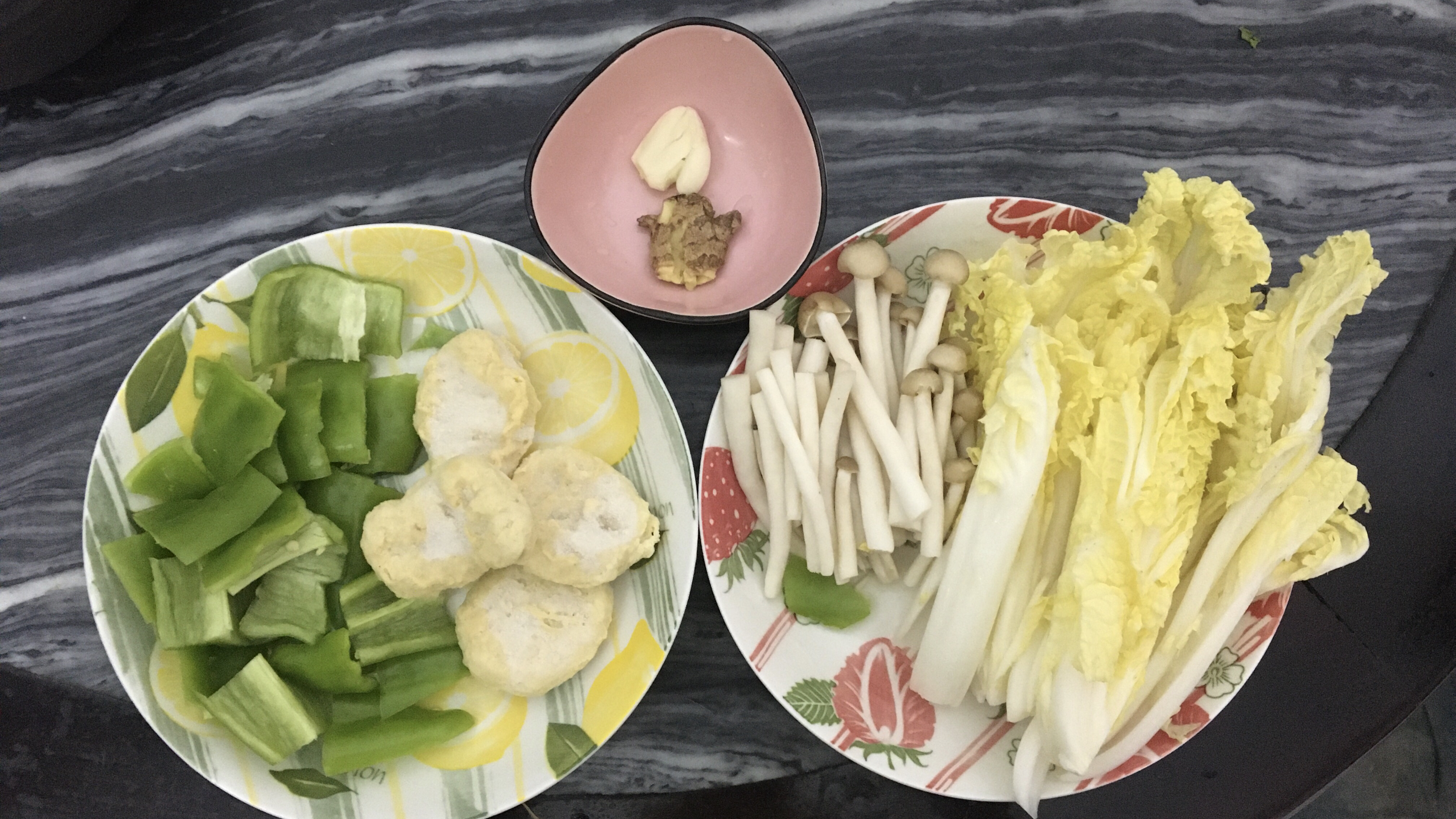 杂菜和鸡块煲一煲,简单美味又家常。
