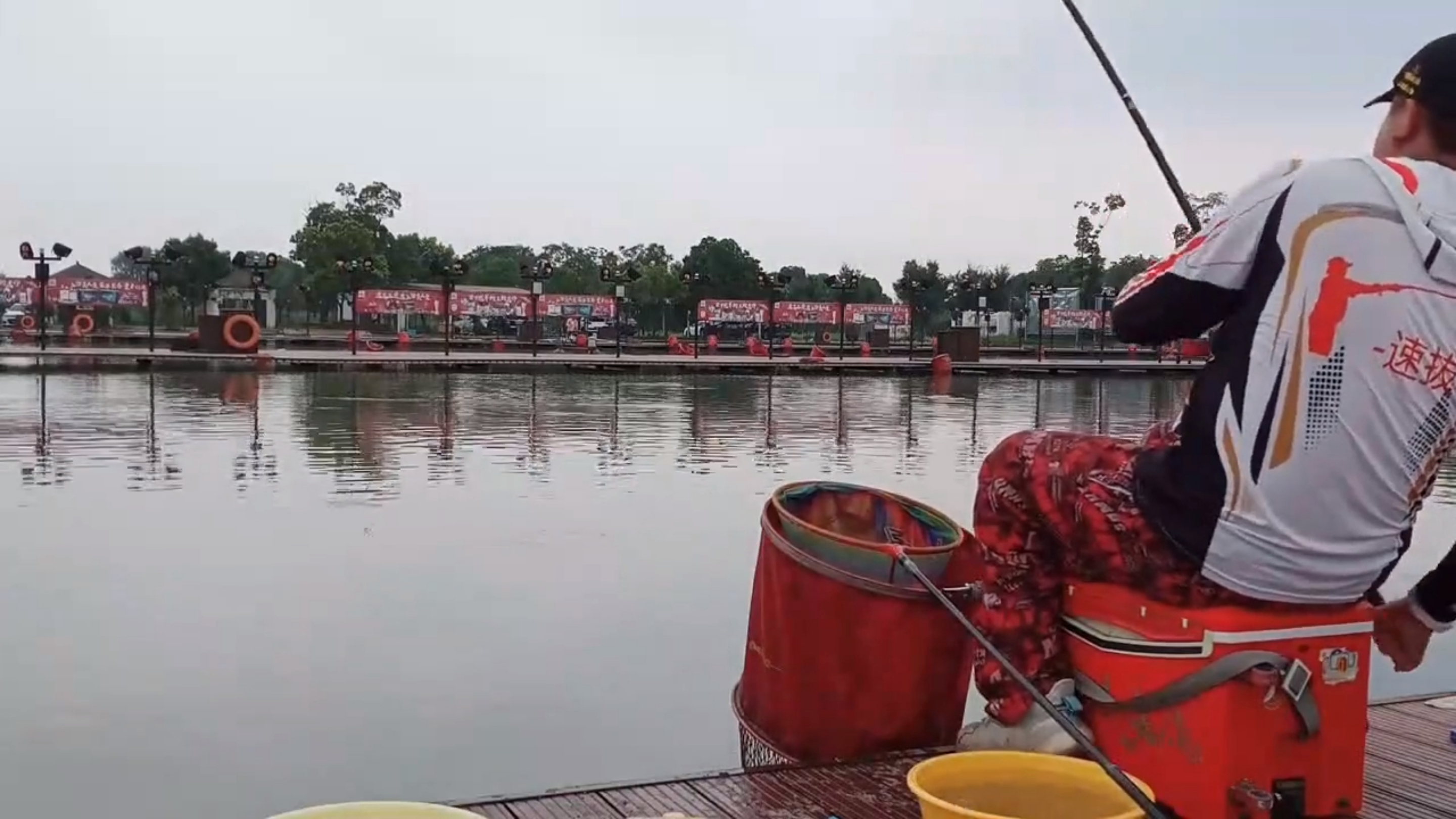 速拔哥满天星泡泡球浮钓鲤鱼颗粒开饵技巧