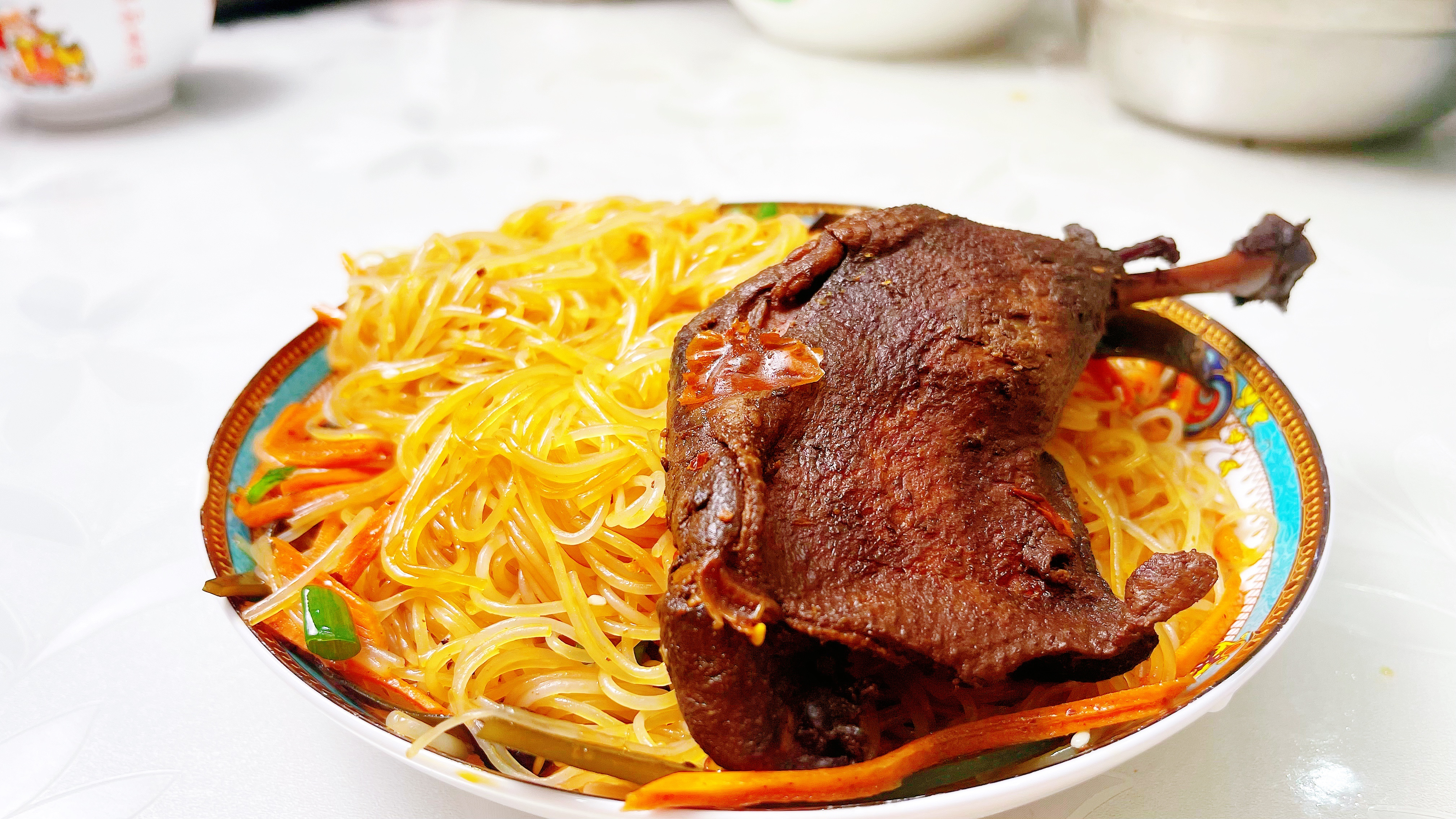 一碗凉拌三丝一个鸭腿,不吃完你根本睡不着