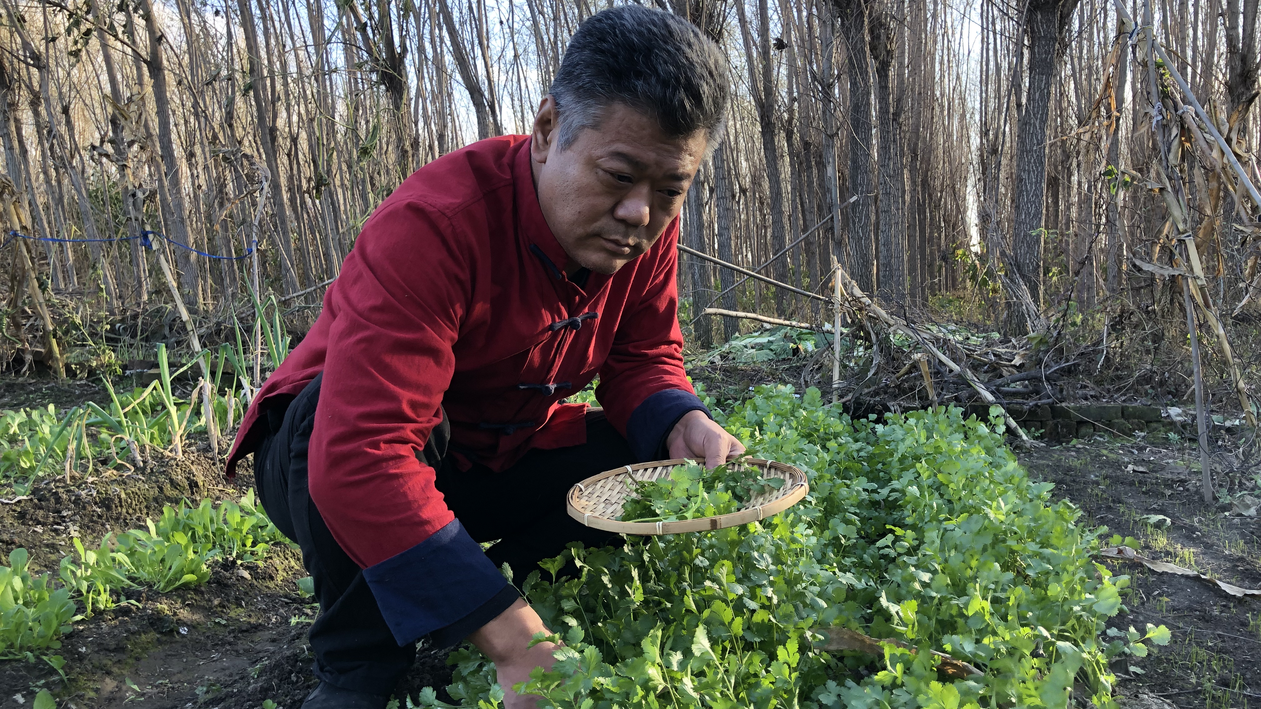 大邱做海杂鱼大饼子给老爸老妈尝尝鲜,一家人小炕上吃的美美哒!