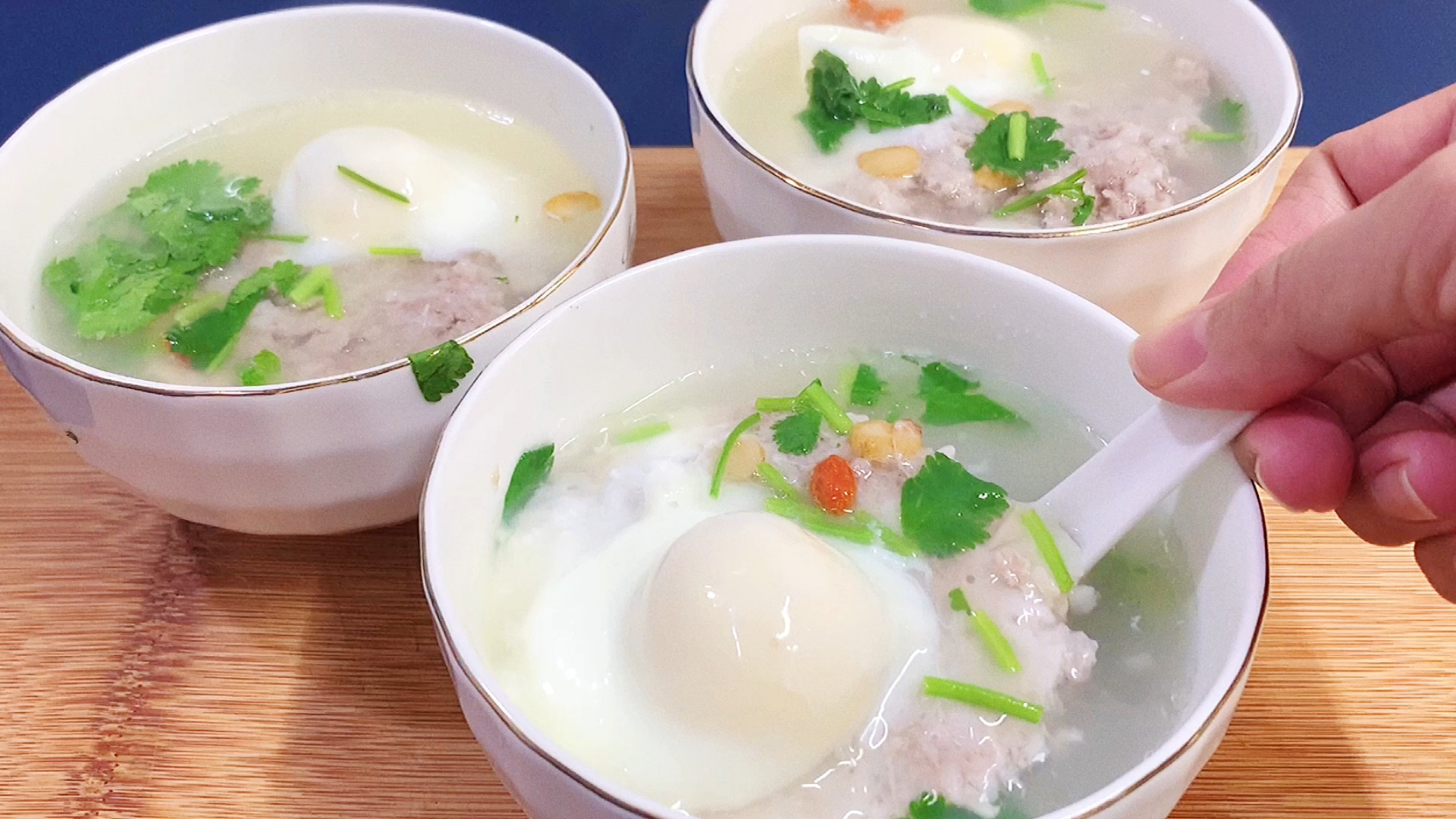 天冷了多给家人做山药鸡蛋肉饼汤,简单营养好喝,大人小孩都喜欢