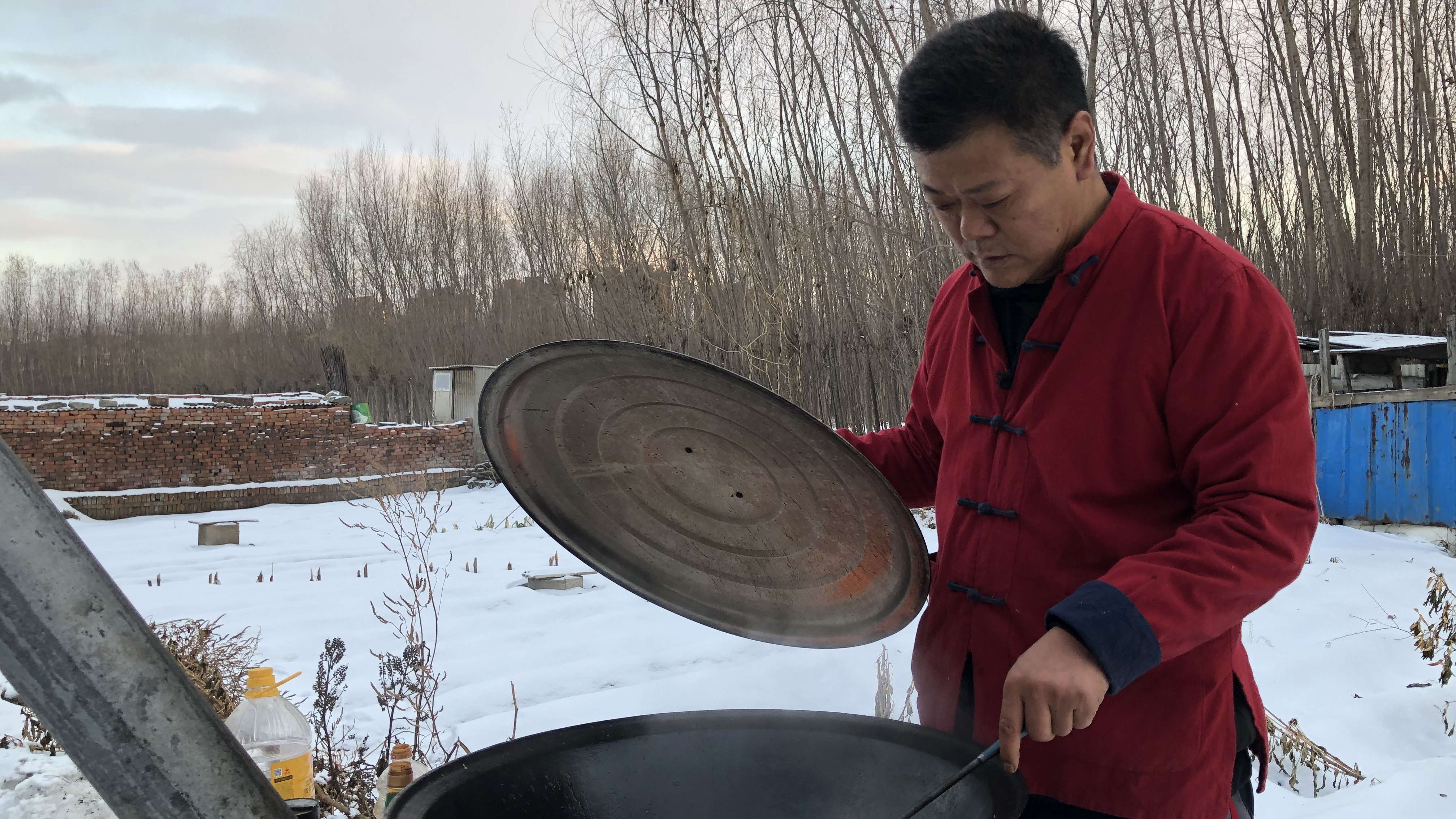 牛筋是小邱的最爱配上点土豆铁锅炖上,Q弹浓香一家人吃的嗷嗷香