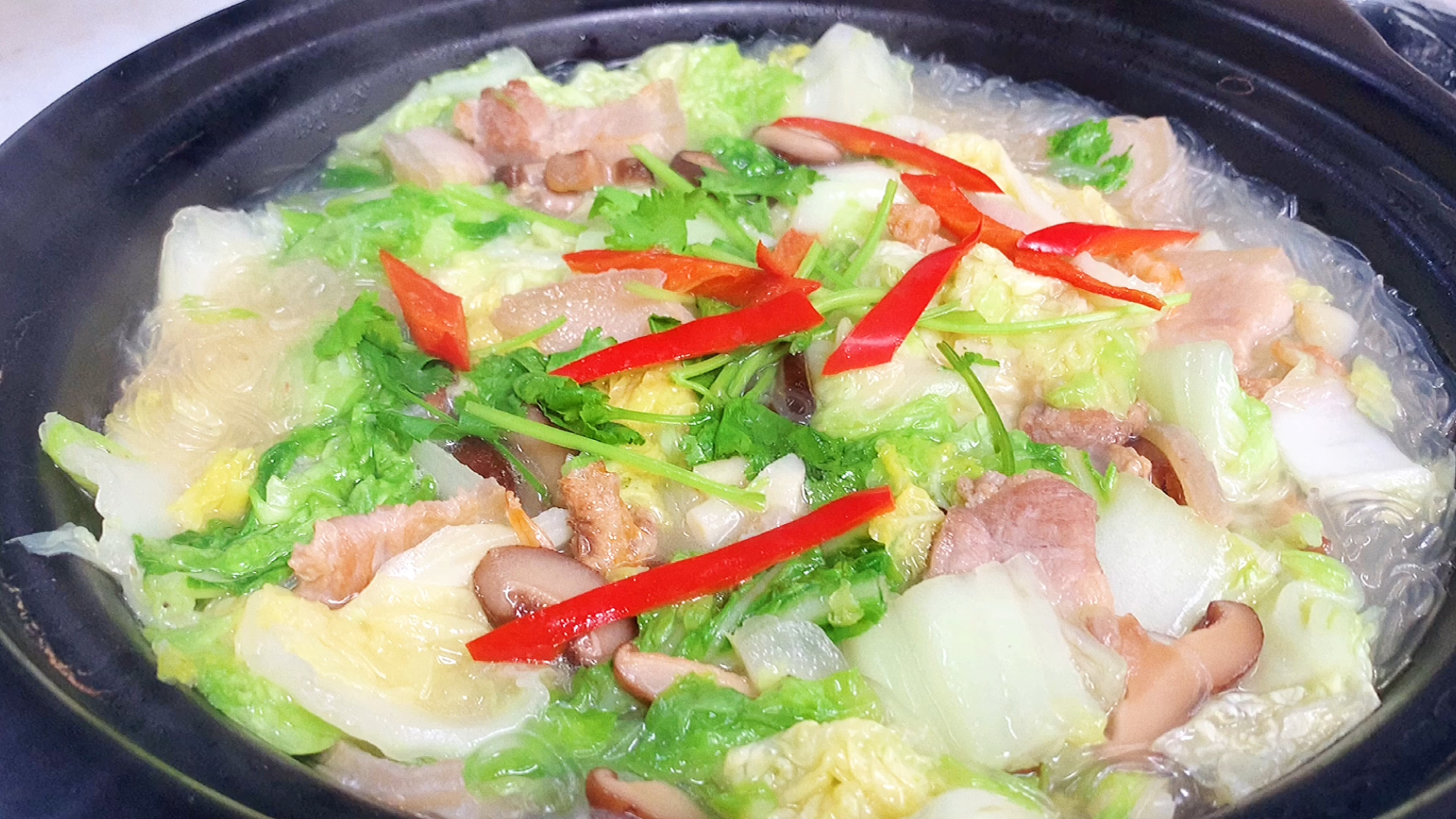 白菜粉丝煲,潮汕家常菜,做法简单,味道鲜美,全家人都喜欢吃