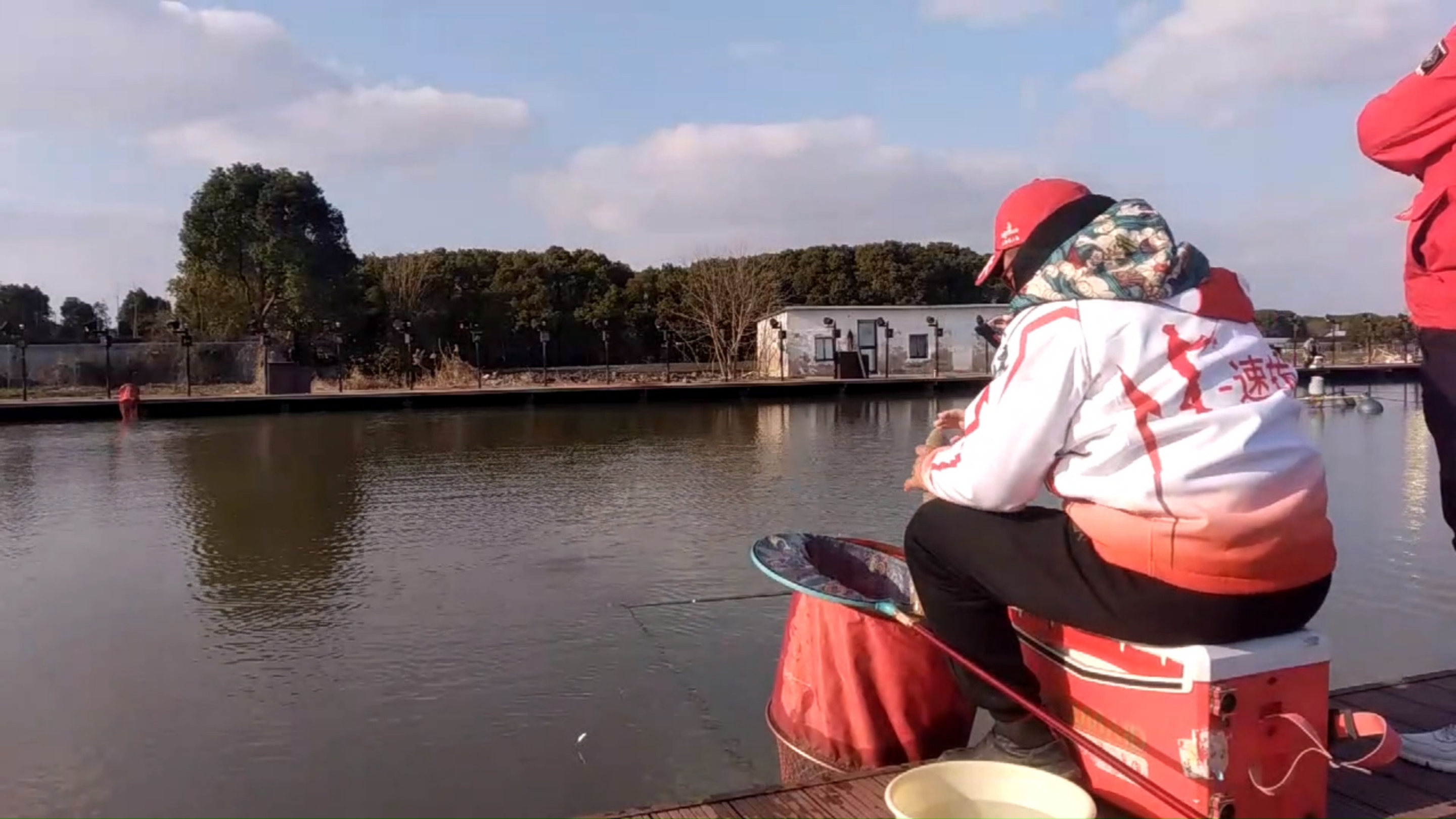 黑坑钓鲤鱼技巧和方法,勤换位置多钓鱼,这样钓鱼想钓不到鱼都难