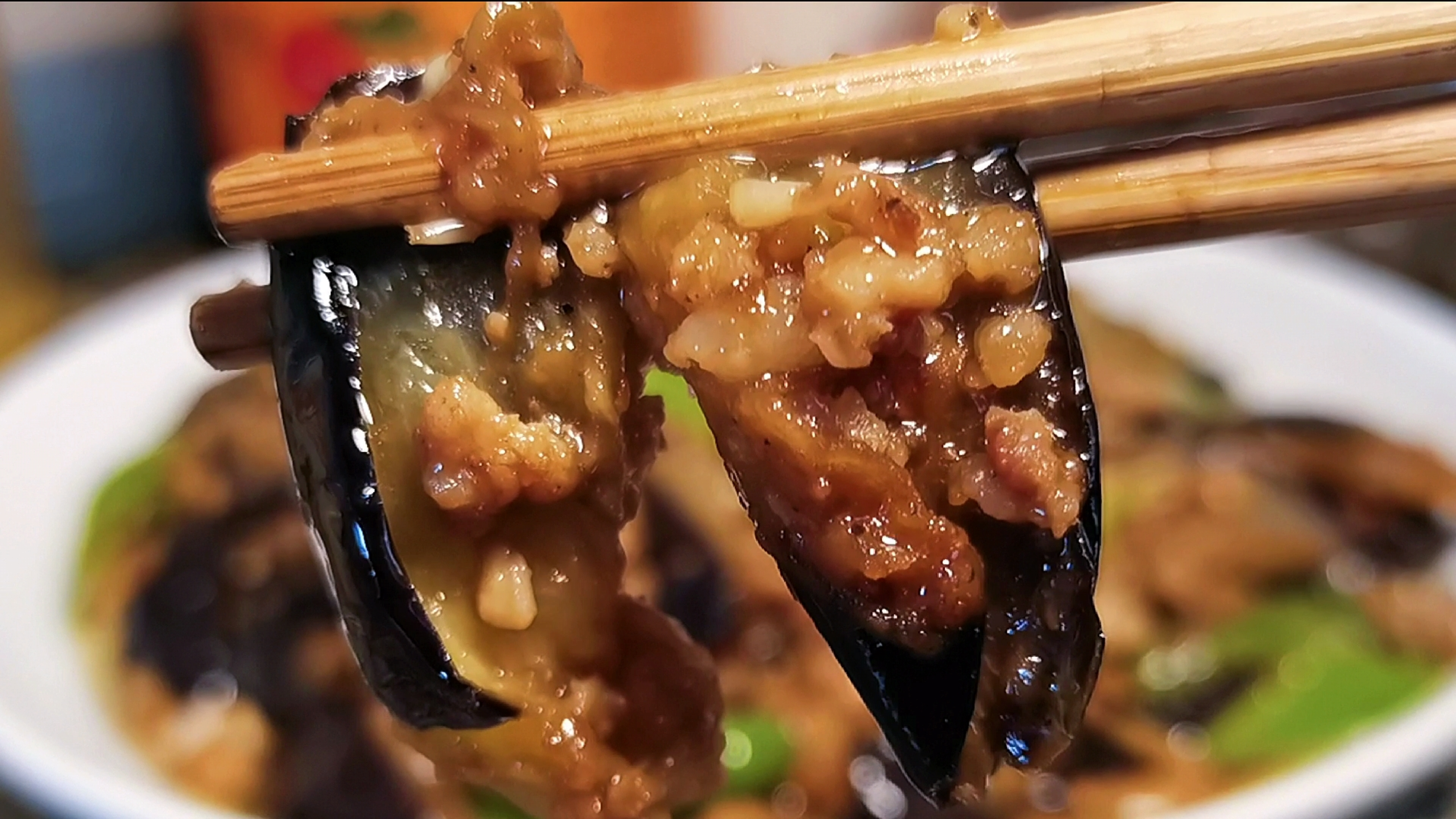 做肉末茄子,切记不要过油和直接炒,教你一招,茄子不吸油还好吃