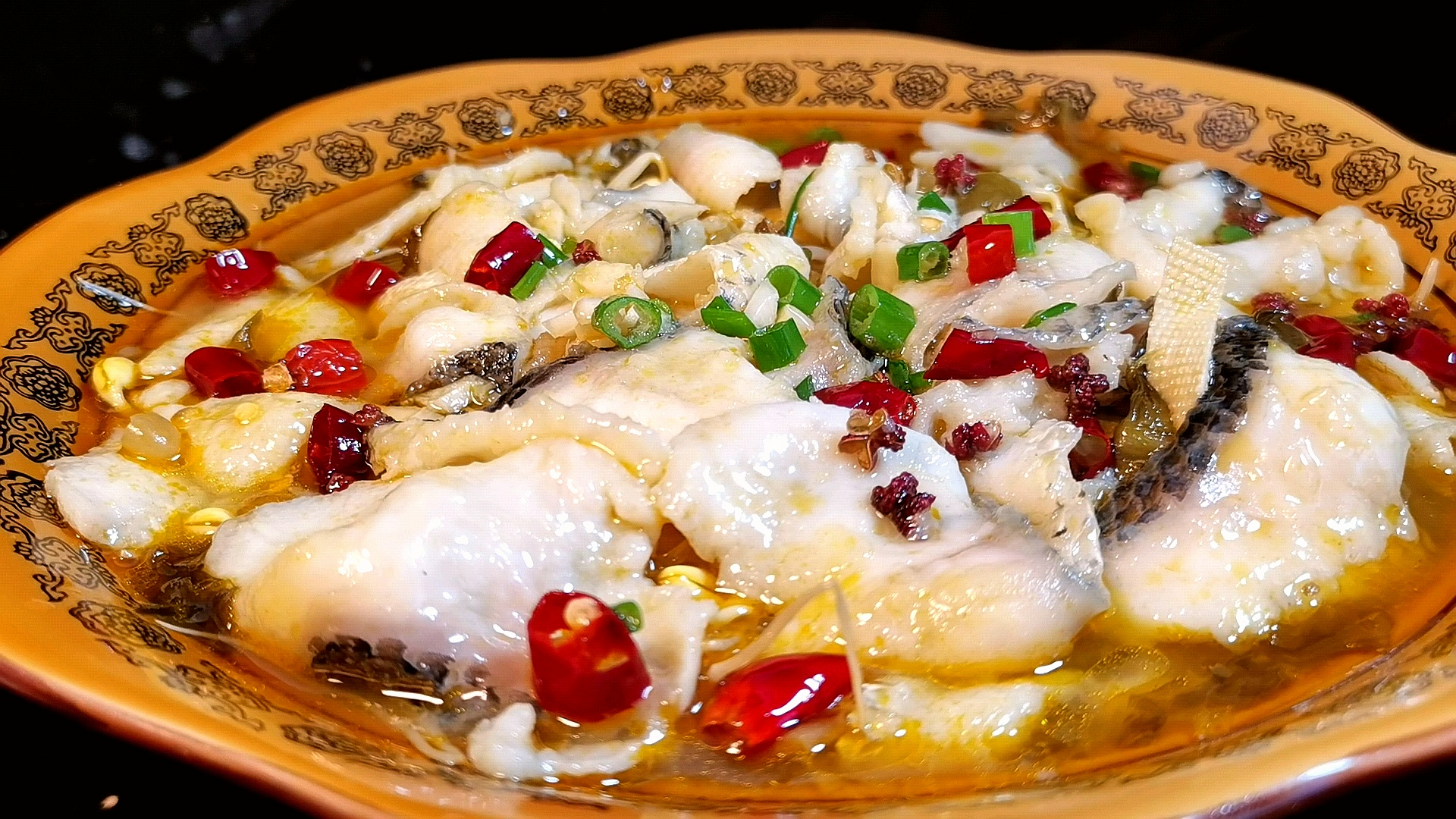 酸菜鱼懒人做法,鱼肉鲜美滑嫩,几分钟就能搞定,比煮泡面还简单