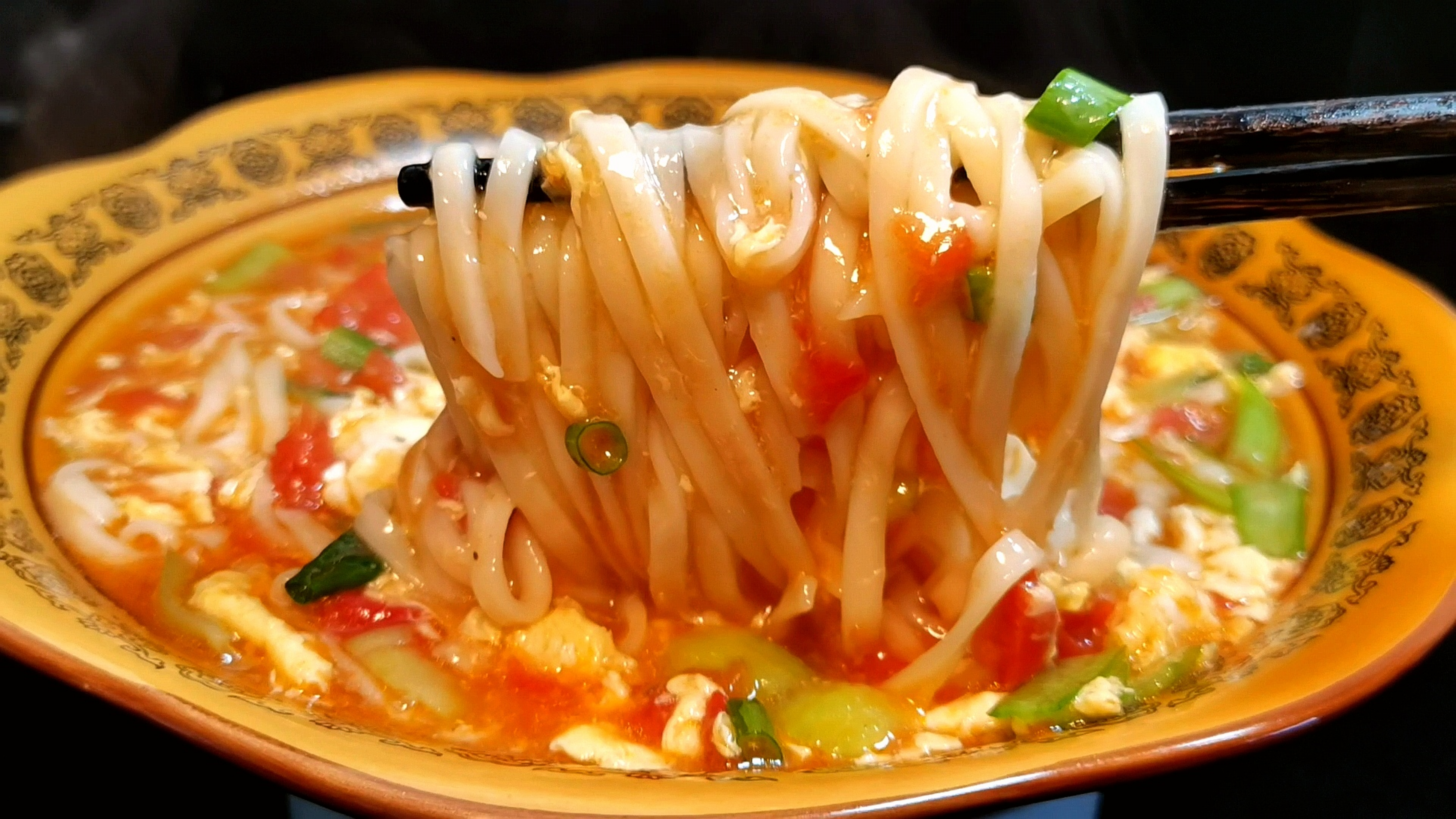 西红柿鸡蛋面像我这样做，汤汁鲜美，鸡蛋顺滑，连吃2碗不过瘾