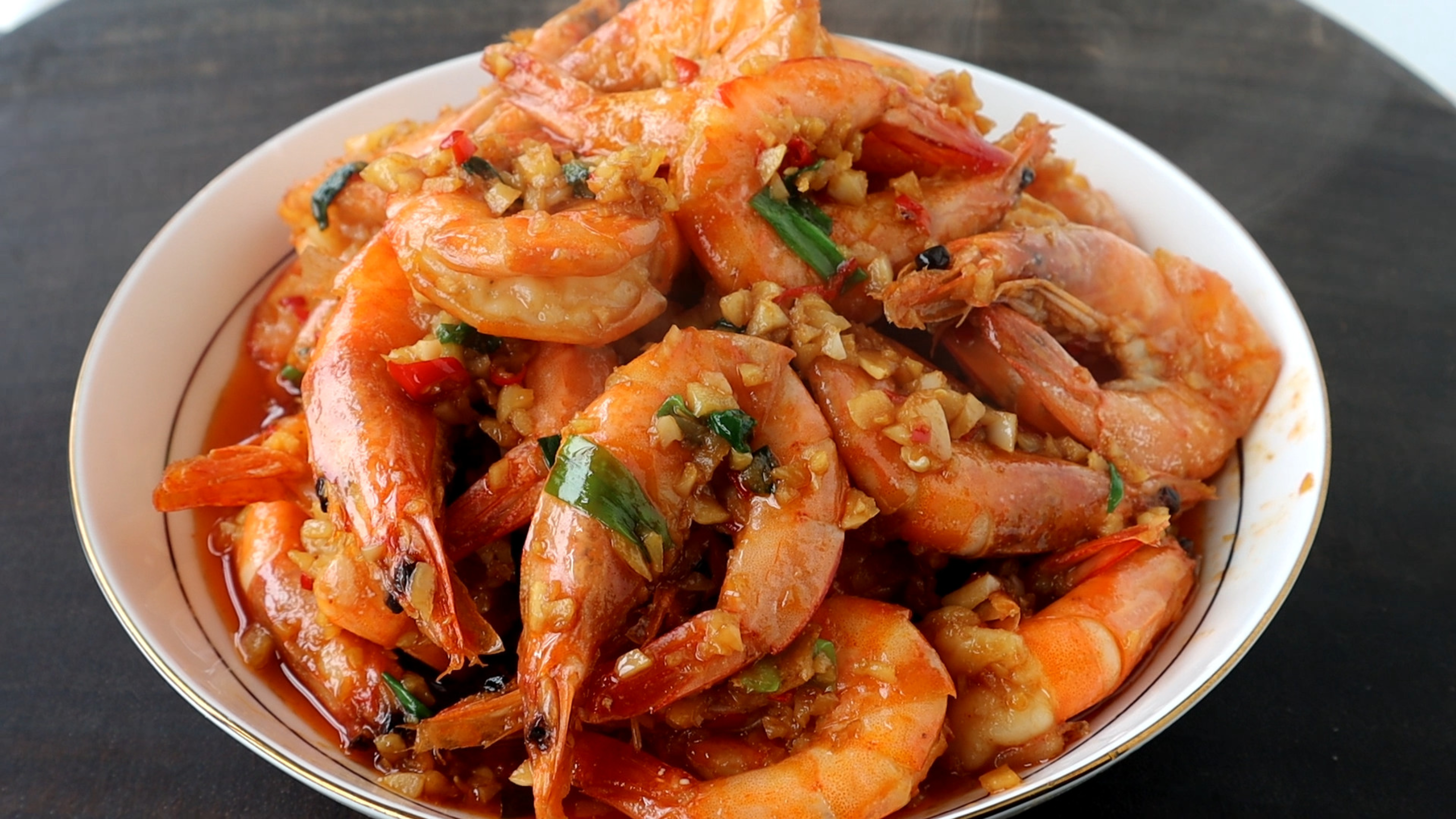 蒜蓉大虾怎么做才好吃？原来诀窍这么简单，蒜香浓郁，太香了！