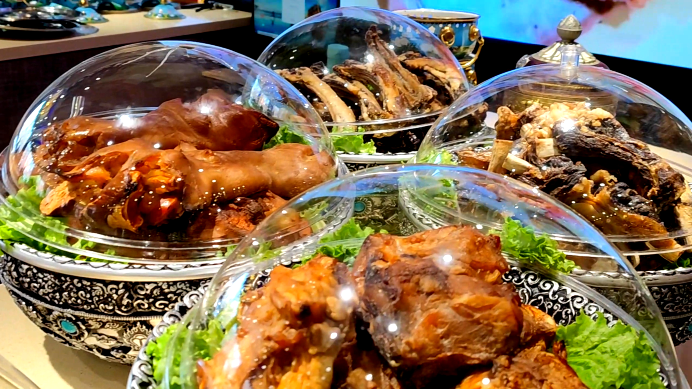 豪横的蒙式早餐,一看这阵势以为是蒙古大餐呢!