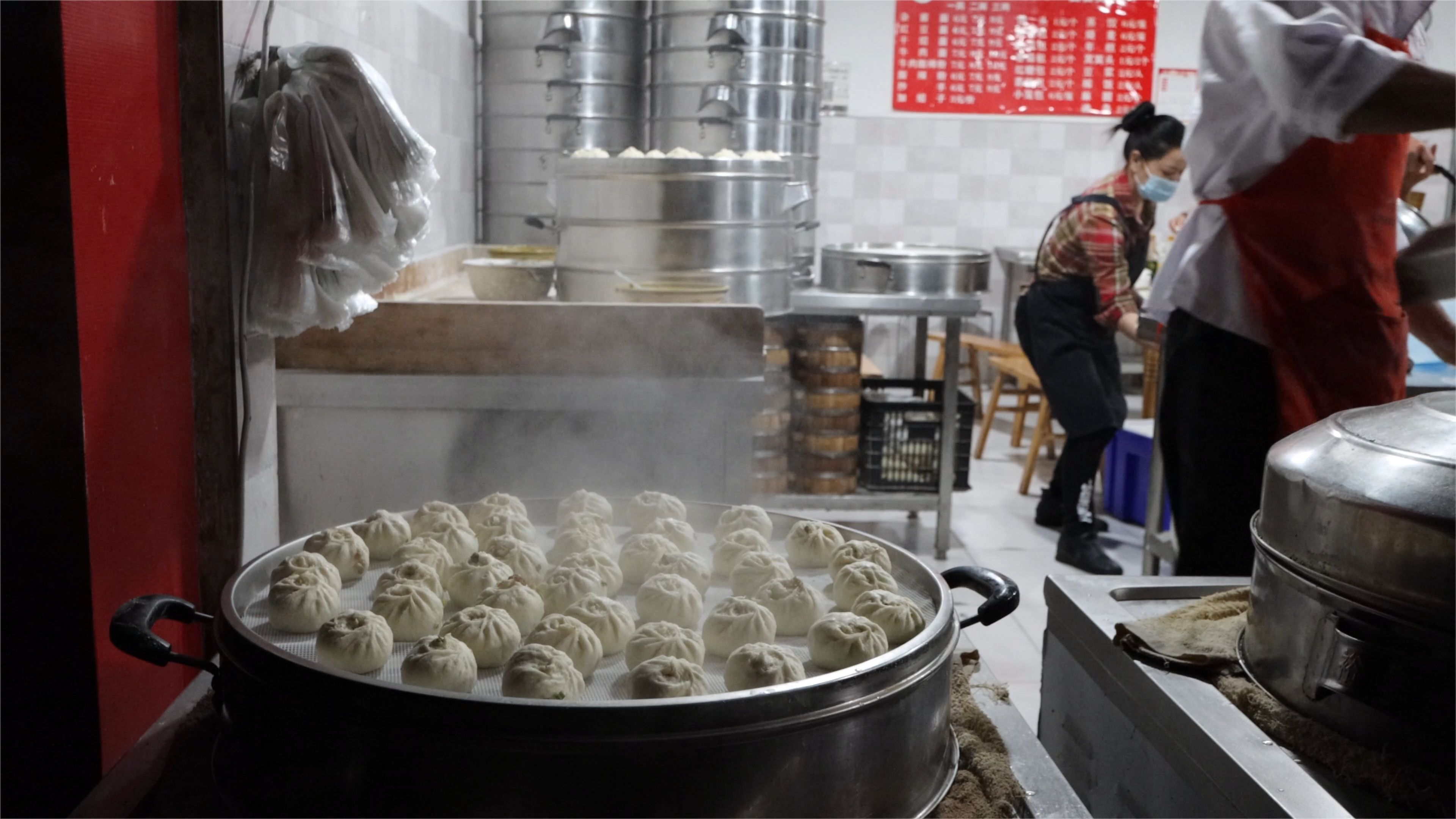 四川乡镇上的老面包子铺,凌晨3点开始做,皮薄馅多,你能吃几个