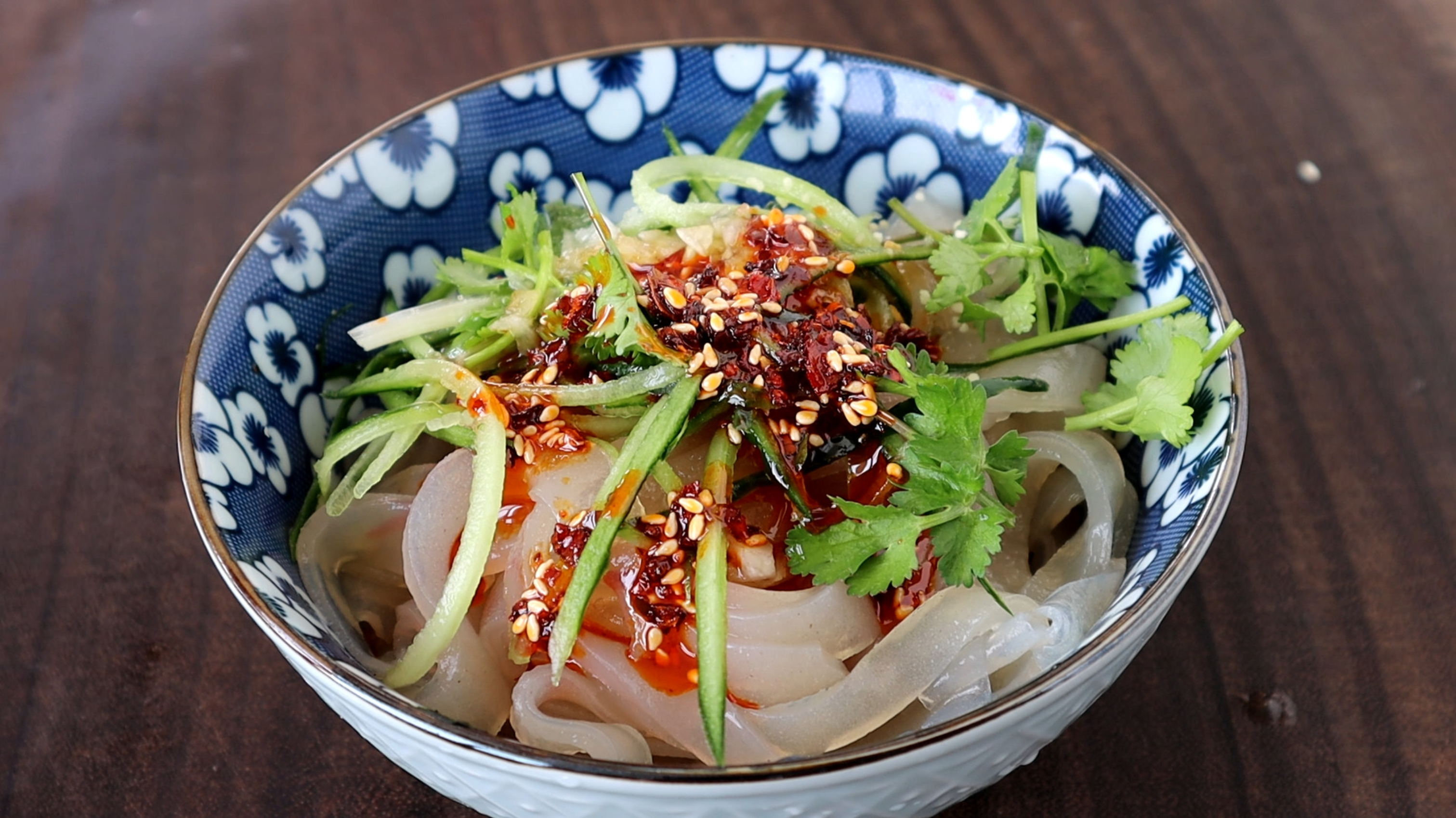 手把手教您在家做红薯粉皮，口感劲道爽滑，比买的好吃多了