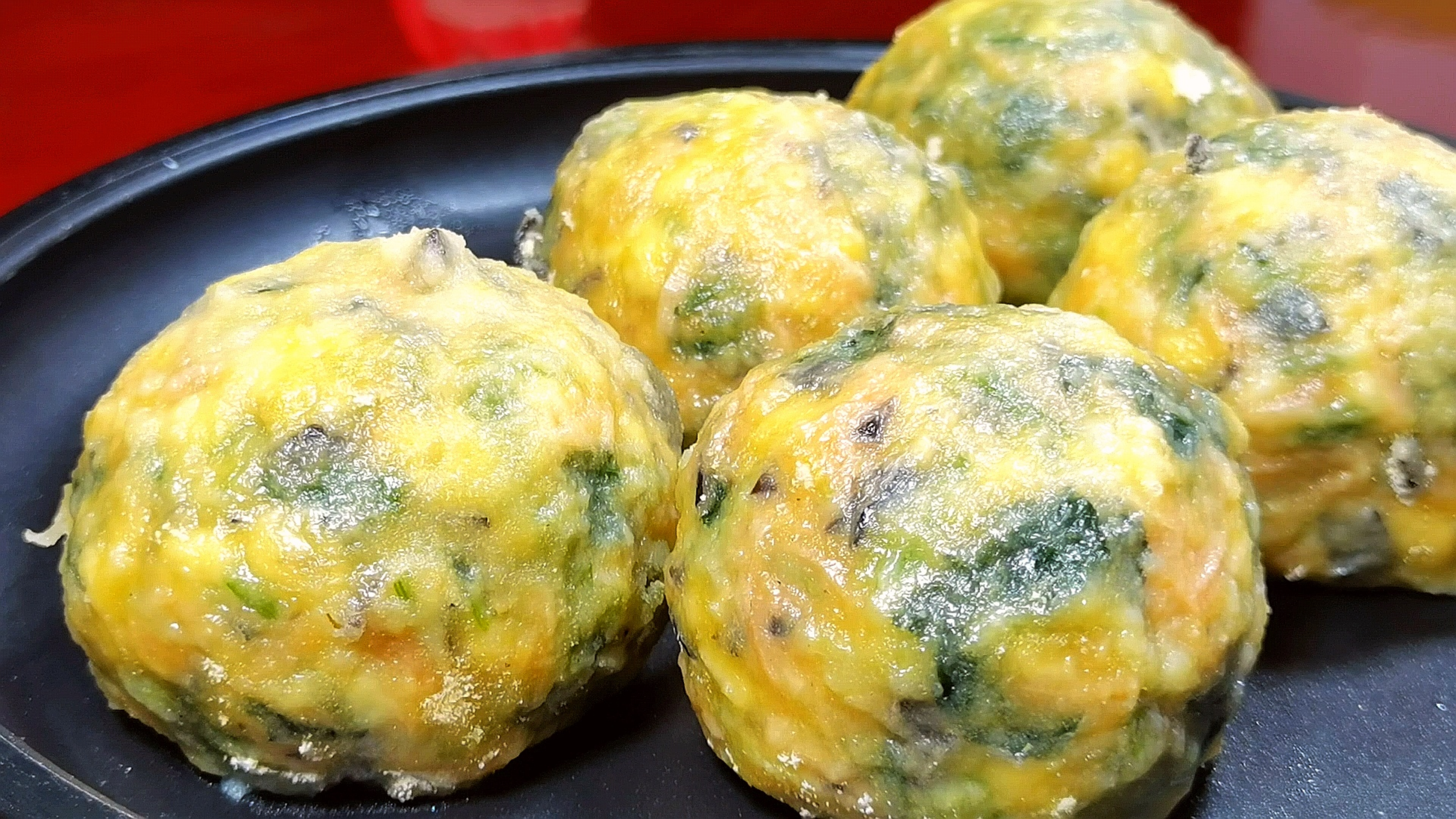 玉米面菜团子的简单做法,不和面不擀面,个个皮薄馅大,营养美味